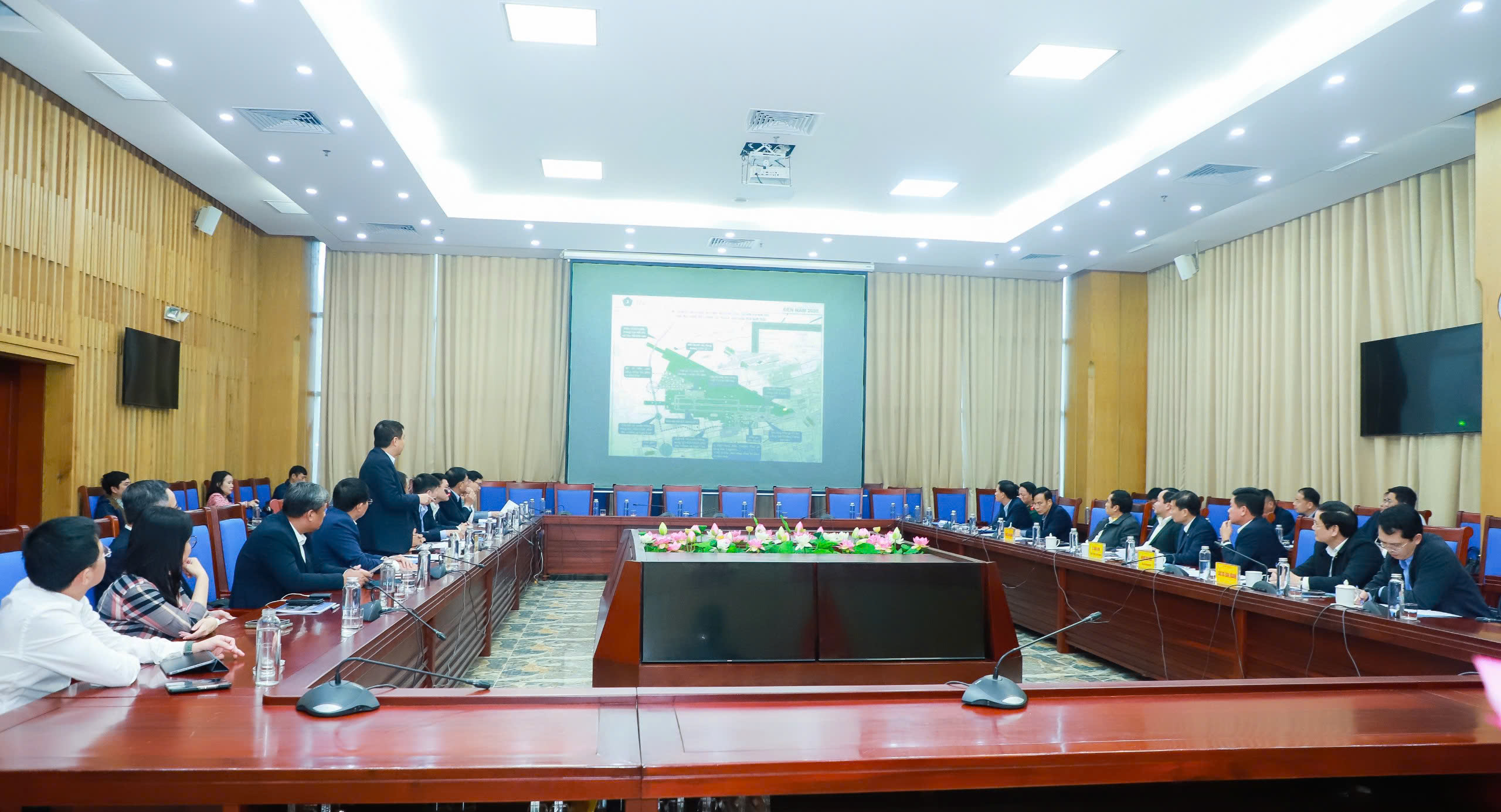 Đầu tư gần 1000 tỷ đồng nâng cấp Cảng hàng không quốc tế Vinh|LOCAL_PATH:crawled_data/images/featured_7e4f692f9627.jpg