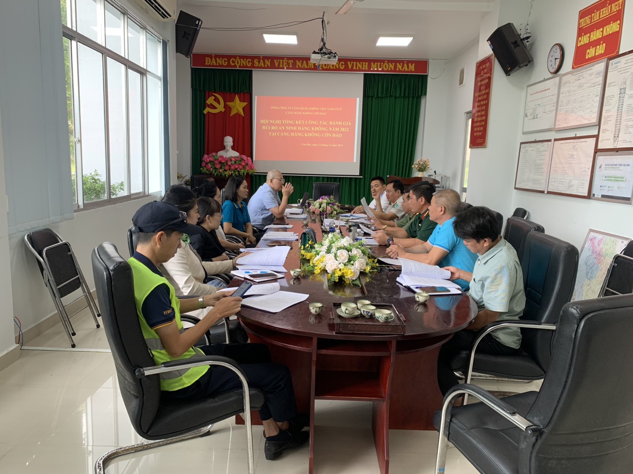 HỘI NGHỊ TỔNG KẾT HOẠT ĐỘNG ĐÁNH GIÁ RỦI RO AN NINH  HÀNG KHÔNG NĂM 2023 TẠI CẢNG HÀNG KHÔNG CÔN ĐẢO|LOCAL_PATH:crawled_data/images/featured_7f6fa9f956c0.jpg