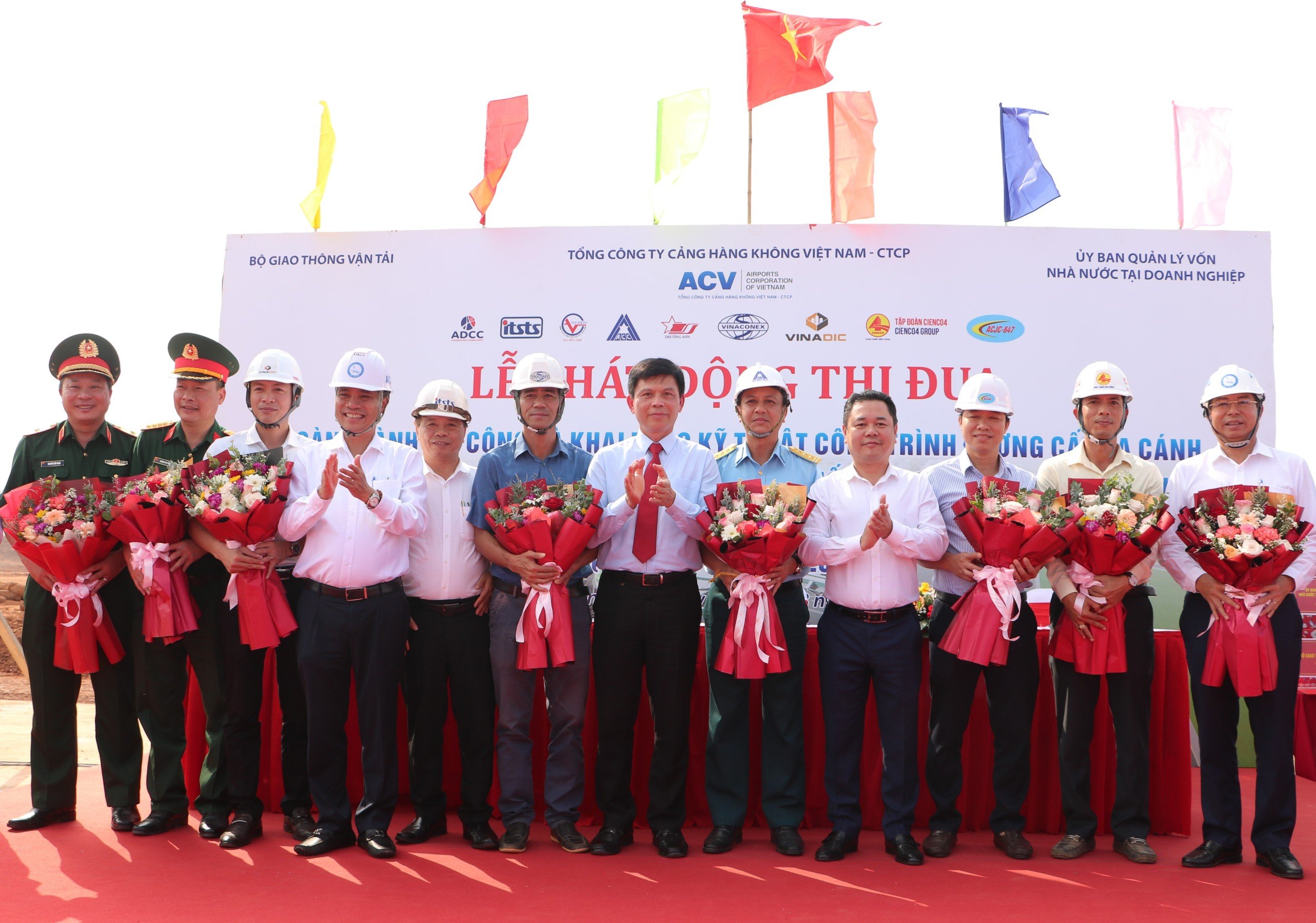 Thi đua rút ngắn tiến độ hoàn thành đường cất hạ cánh Cảng HKQT Long Thành và khai thác Nhà ga T3-Cảng HKQT Tân Sơn Nhất vào 30/4/2025|LOCAL_PATH:crawled_data/images/featured_802f2cada658.jpg