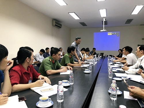 Phó cục trưởng Cục hàng không Việt Nam Võ Huy Cường kiểm tra tình hình chuẩn bị phục vụ Tết tại Cảng HKQT Tân Sơn Nhất|LOCAL_PATH:crawled_data/images/featured_812e3b6896c8.jpg