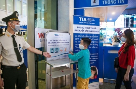 Cảng HKQT Tân Sơn Nhất triển khai nhiều biện pháp phòng chống dịch, bảo đảm an toàn sức khỏe cho hành khách đi máy bay|LOCAL_PATH:crawled_data/images/featured_8674605200a3.jpg