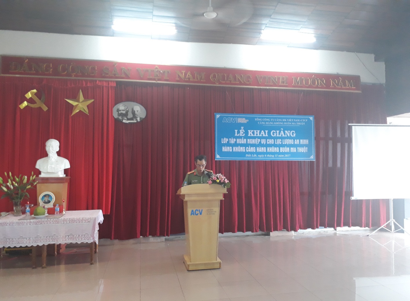 LỚP TẬP HUẤN NGHIỆP VỤ  CHO LỰC LƯỢNG AN NINH HÀNG KHÔNG CẢNG HÀNG KHÔNG BUÔN MA THUỘT|LOCAL_PATH:crawled_data/images/featured_87764ae19fcc.jpg