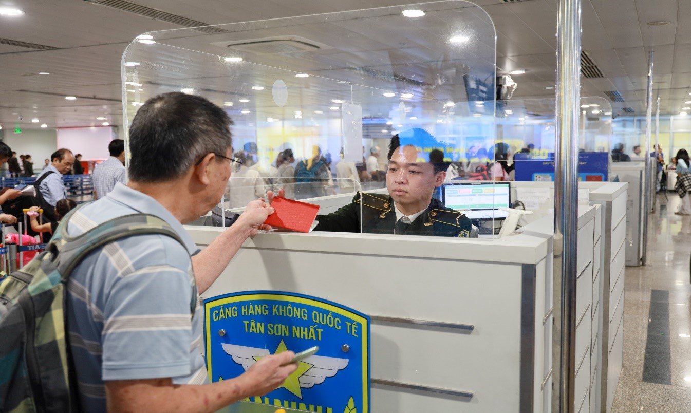 Cảng HKQT Tân Sơn Nhất dự kiến phục vụ gần 690 nghìn hành khách trong cao điểm Lễ 30/4 – 01/5|LOCAL_PATH:crawled_data/images/featured_88516edb3813.jpg