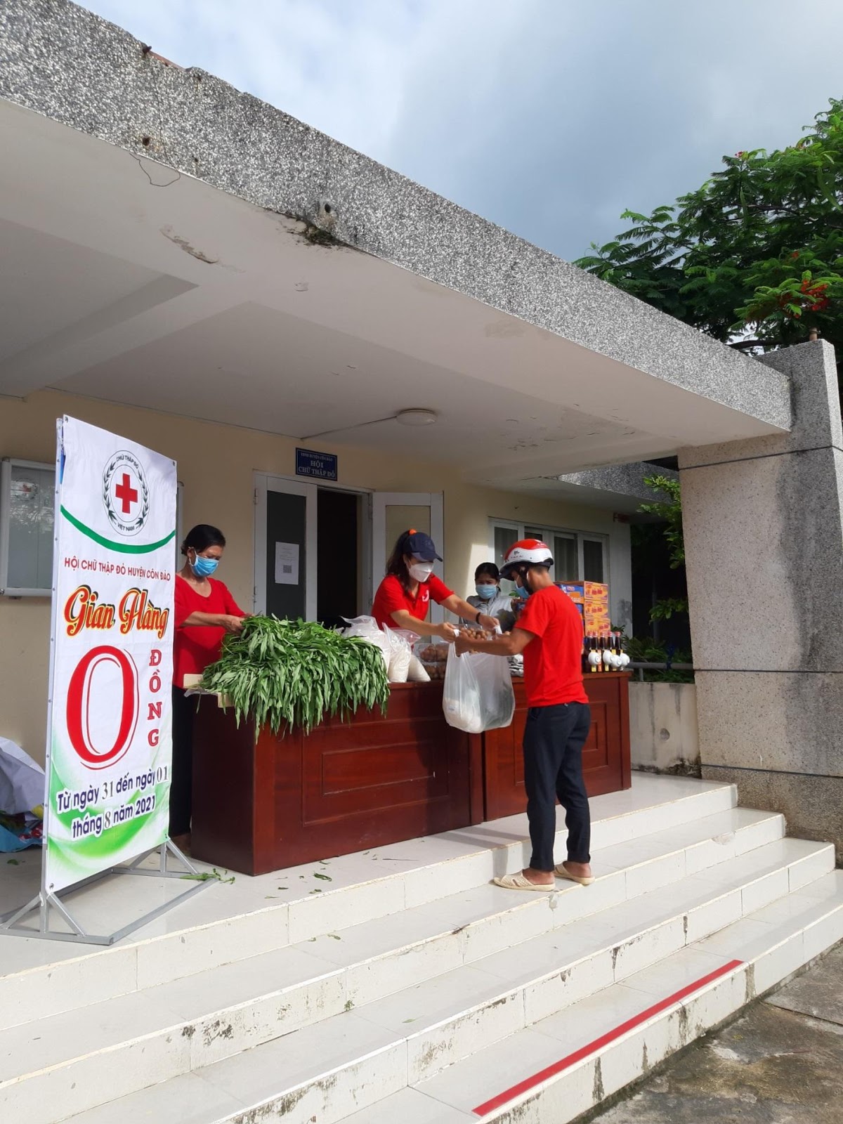 Công đoàn, Đoàn thanh niên Cảng hàng không Côn Đảo tham gia chương trình xã hội từ thiện “Chợ nhân đạo” năm 2021|LOCAL_PATH:crawled_data/images/featured_888cbd7569f3.jpg