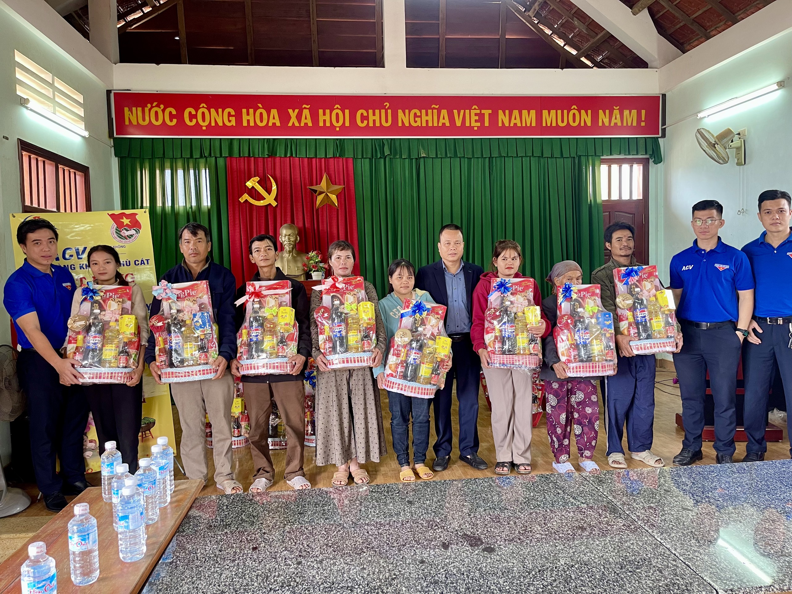 Cảng hàng không Phù Cát tổ chức hoạt động an sinh xã hội, tình nguyện vì cộng đồng với chủ đề “Đón Tết cùng ACV”|LOCAL_PATH:crawled_data/images/featured_88d5fbe6a0b7.jpg