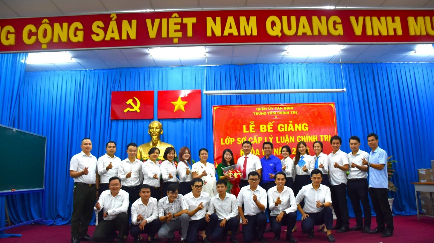 Cảng HKQT Tân Sơn Nhất hoàn thành nhiệm vụ đào tạo trình độ Sơ cấp Lý luận chính trị cho cán bộ đoàn tại các cơ sở đoàn trực thuộc|LOCAL_PATH:crawled_data/images/featured_8a19a4d6a975.jpg