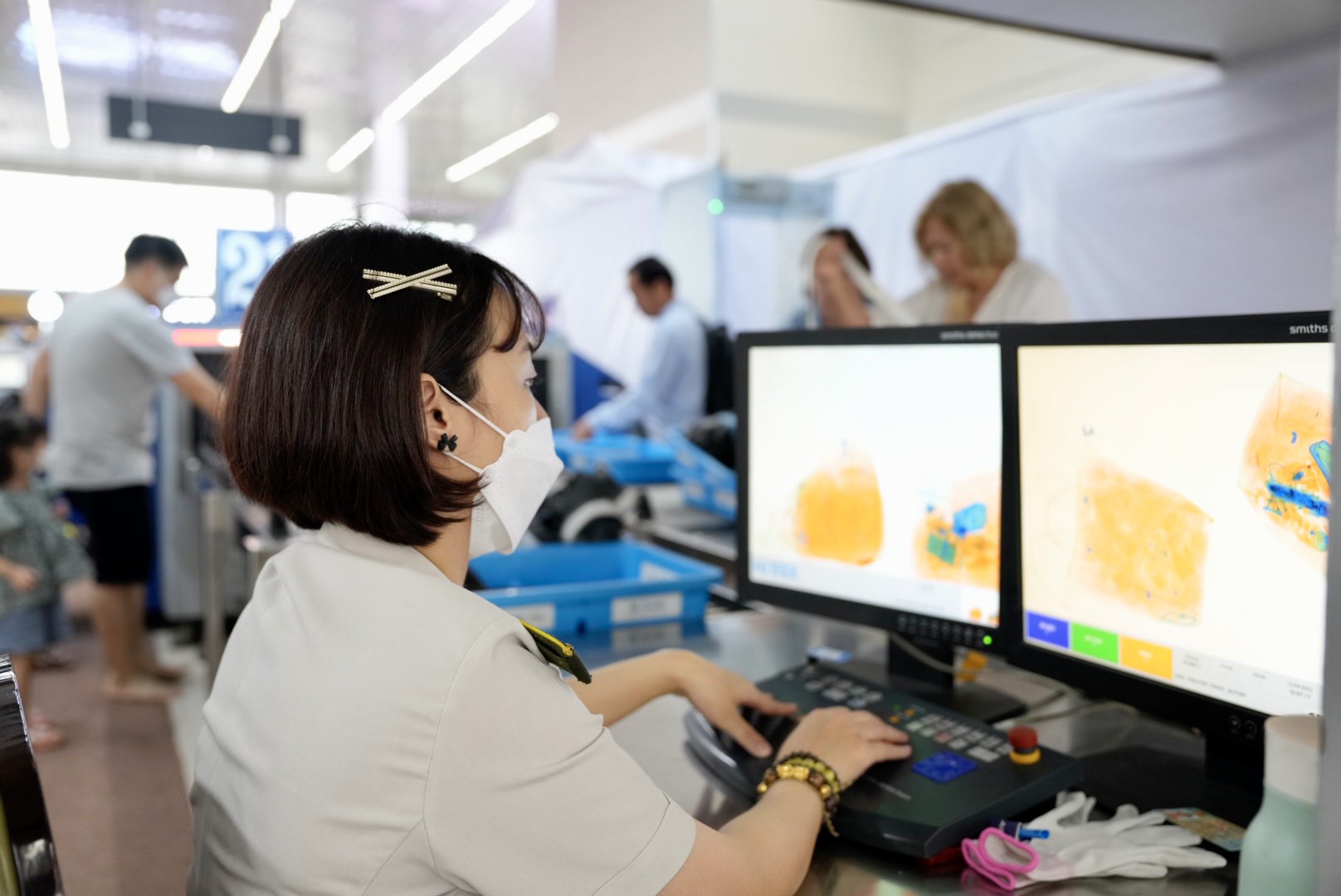LƯỢNG HÀNH KHÁCH TĂNG CAO NGÀY ĐẦU KỲ NGHỈ LỄ,  CẢNG HKQT NỘI BÀI NÂNG MỨC KIỂM SOÁT AN NINH HÀNG KHÔNG|LOCAL_PATH:crawled_data/images/featured_8b6ea4a5ab8b.jpg