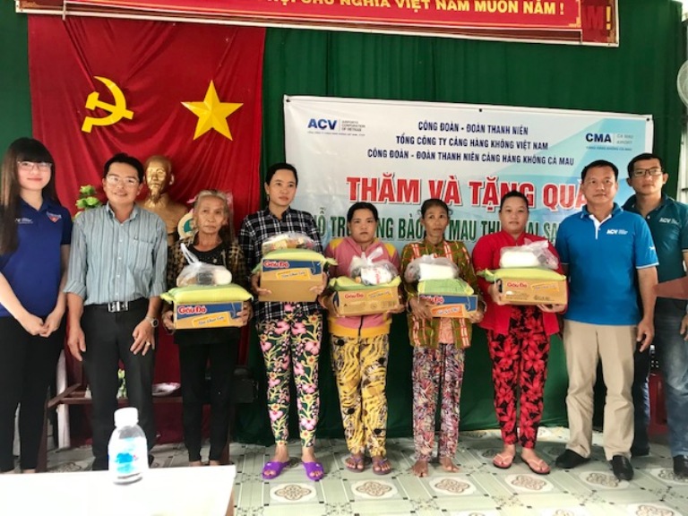 Cảng hàng không Cà Mau tổ chức chương trình trao quà từ thiện tại xã Khánh Bình Tây, huyện Trần Văn Thời|LOCAL_PATH:crawled_data/images/featured_8c6ac3ed2795.jpg