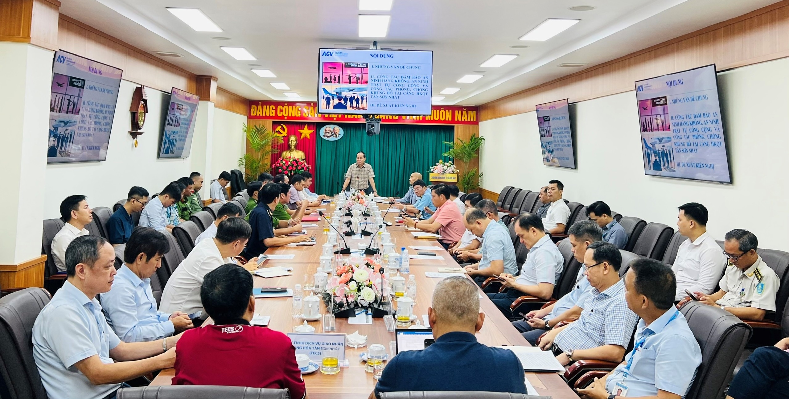 Hội nghị đánh giá công tác bảo đảm an ninh hàng không, phòng chống khủng bố tại Cảng HKQT Tân Sơn Nhất năm 2024|LOCAL_PATH:crawled_data/images/featured_8cab1110567f.jpg