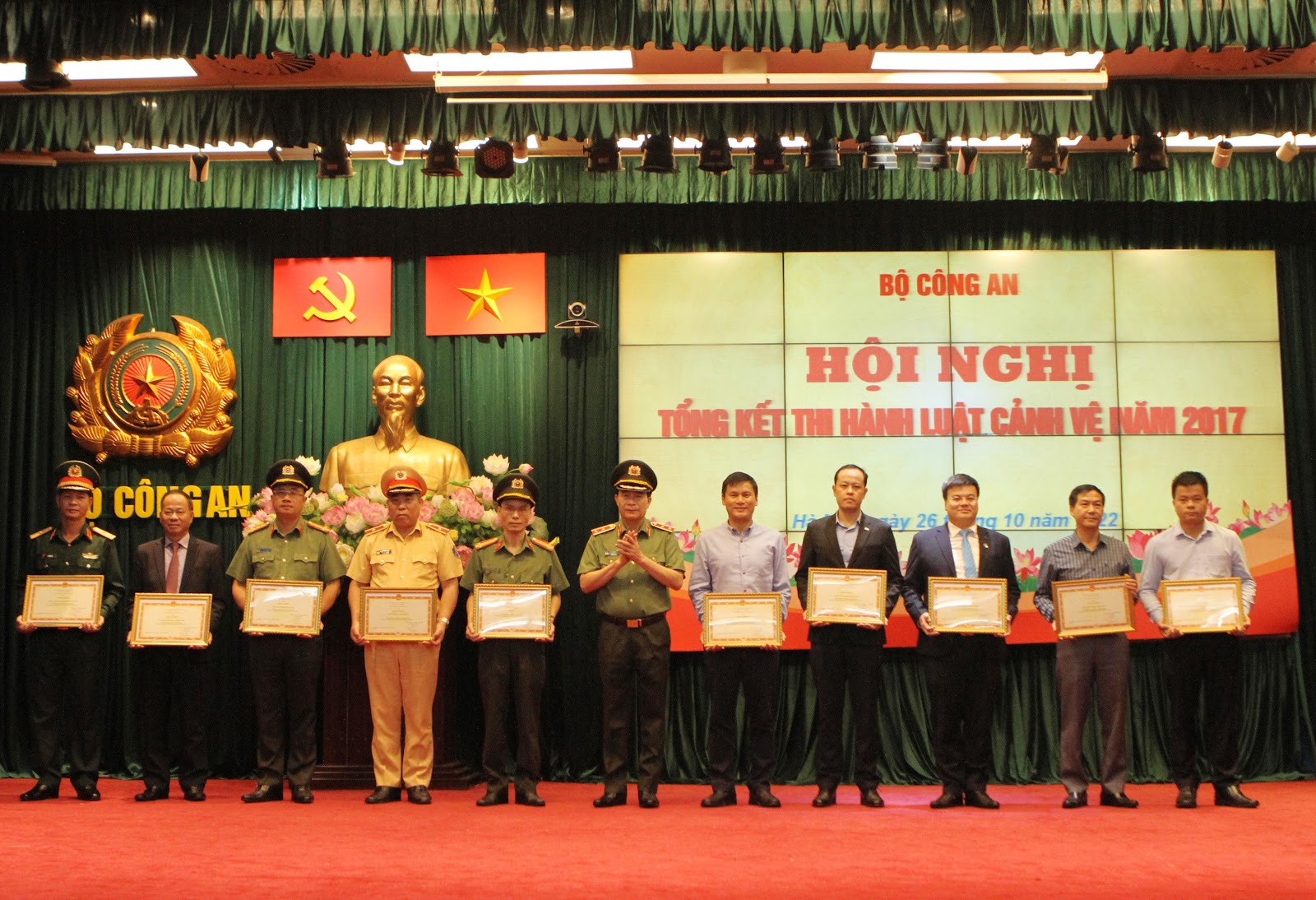 Cảng HKQT Nội Bài, Tân Sơn Nhất được Bộ Công an biểu dương trong thi hành Luật Cảnh vệ năm 2017|LOCAL_PATH:crawled_data/images/featured_8d8abed36b88.jpg