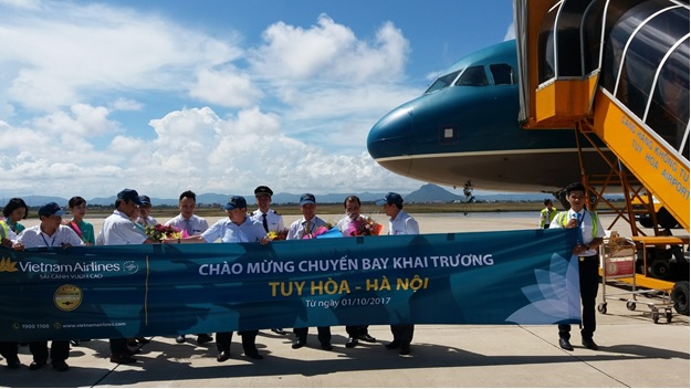 CHK Tuy Hòa tổ chức chào đón VietNamAirlines khai thác lại chuyến bay Tuy Hòa - Hà Nội và ngược lại từ ngày 1/10/2017|LOCAL_PATH:crawled_data/images/featured_8df97e806a71.jpg