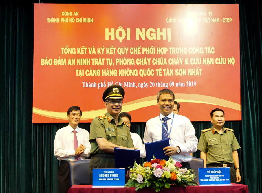 Hội nghị tổng kết và ký kết Quy chế phối hợp trong công tác bảo đảm an ninh trật tự, PCCC và cứu nạn cứu hộ tại Cảng HKQT Tân Sơn Nhất|LOCAL_PATH:crawled_data/images/featured_8e1fe3855e44.jpg