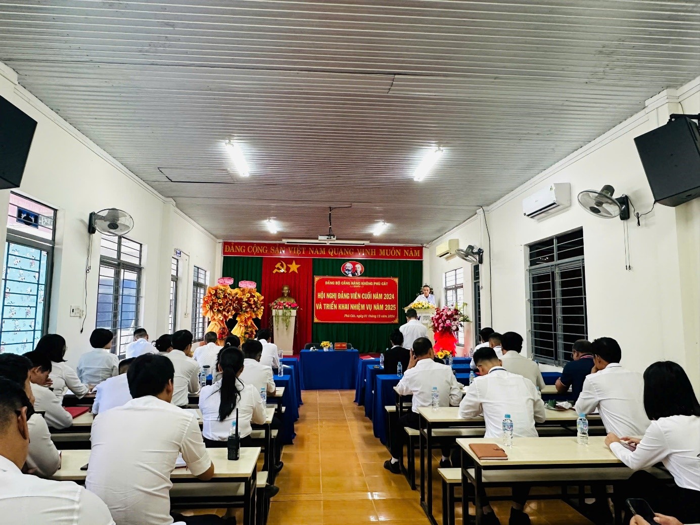 Đảng bộ Cảng hàng không Phù Cát tổ chức Hội nghị Đảng viên cuối năm 2024 và triển khai nhiệm vụ 2025|LOCAL_PATH:crawled_data/images/featured_9280869b6a03.jpg