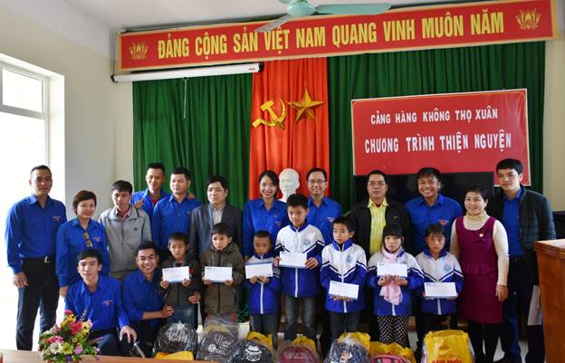 Đoàn Thanh Niên Cảng HK Thọ Xuân: thăm và tặng quà cho các hộ nghèo, học sinh tiểu học xã Na Mèo huyện Quan Sơn, Tỉnh Thanh Hóa|LOCAL_PATH:crawled_data/images/featured_92f437e64ad8.jpg