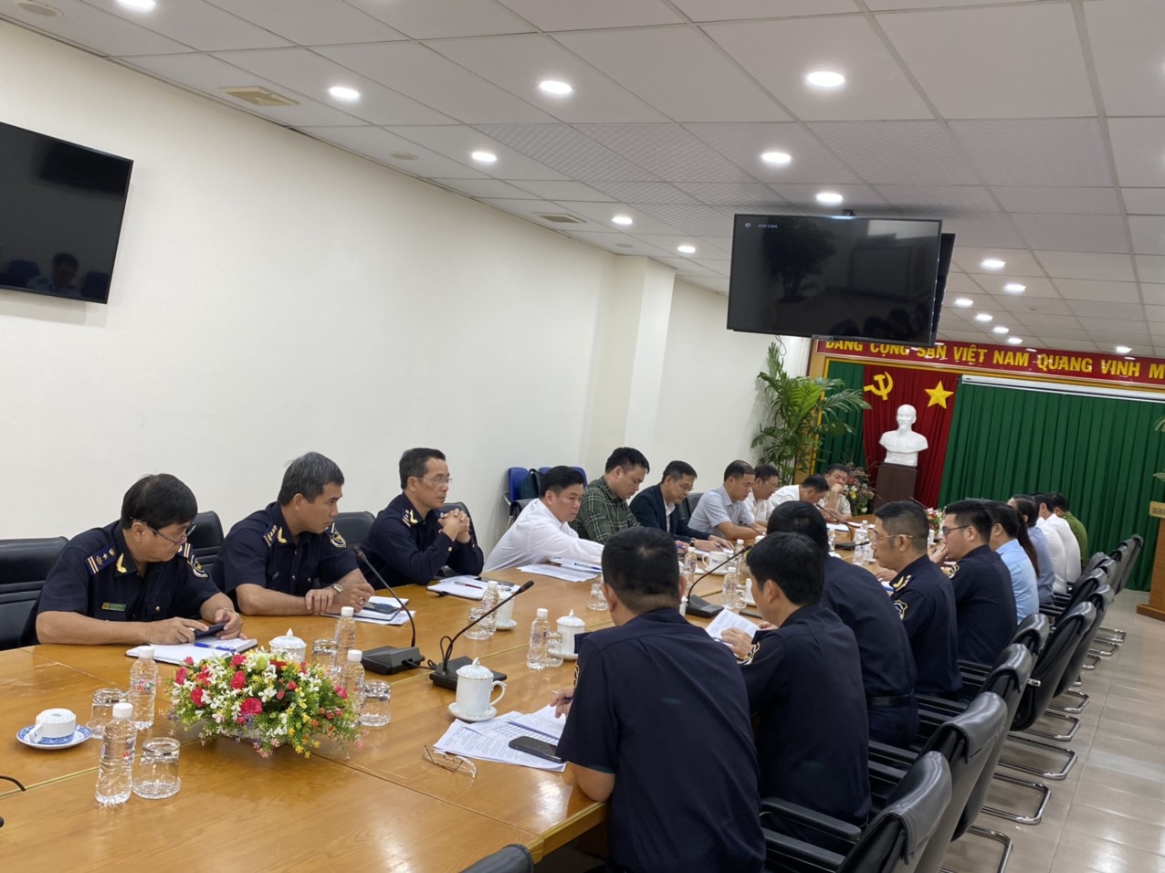 Công tác chống buôn lậu, gian lận thương mại, vận chuyển trái phép hàng hóa qua Cảng hàng không quốc tế Tân Sơn Nhất|LOCAL_PATH:crawled_data/images/featured_974e86bda2ee.jpg