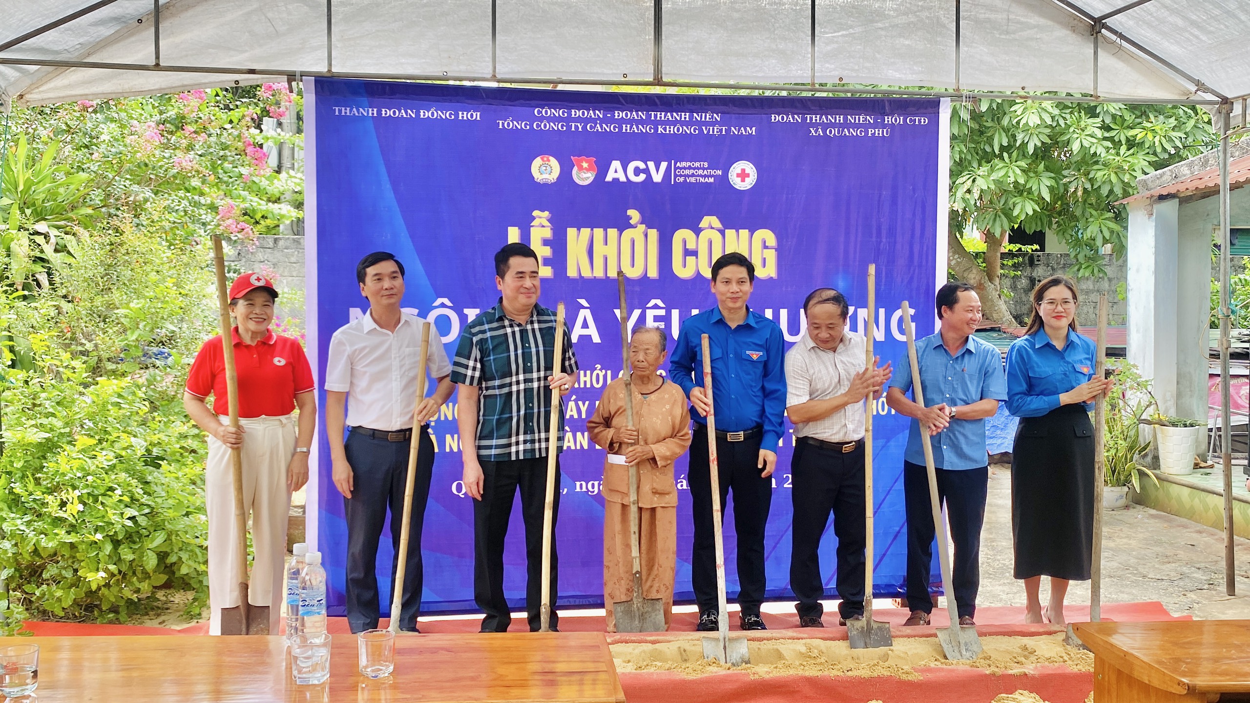 Công đoàn – Đoàn Thanh niên ACV: Trao tặng “Ngôi nhà yêu thương” cho gia đình hoàn cảnh khó khăn tại tỉnh Quảng Bình|LOCAL_PATH:crawled_data/images/featured_988874a0a434.jpg
