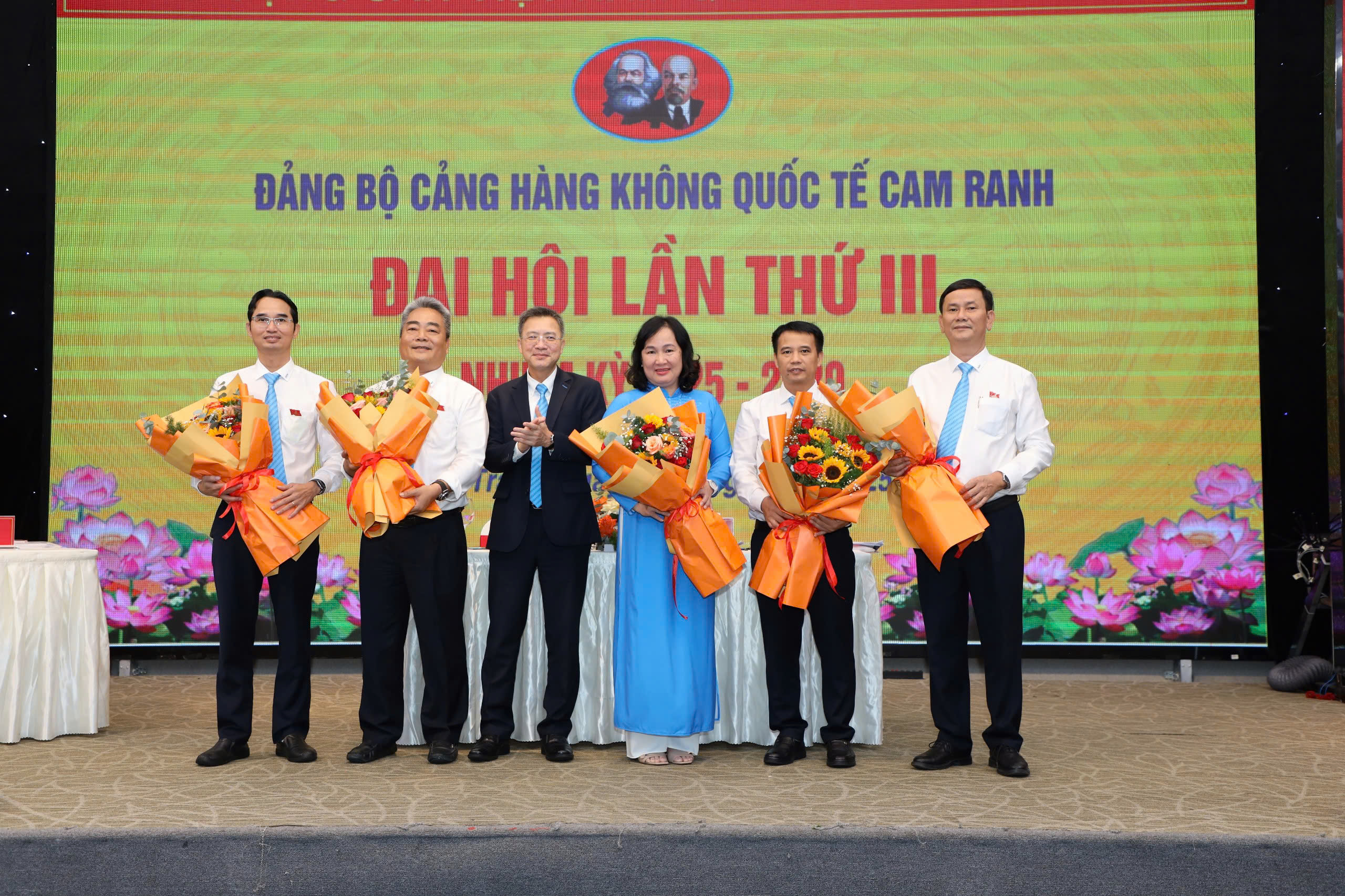 Đại hội Đảng bộ Cảng hàng không quốc tế Cam Ranh lần III, nhiệm kỳ 2025-2030: Đẩy mạnh chuyển đổi số và phát triển bền vững|LOCAL_PATH:crawled_data/images/featured_9a067b367228.jpg