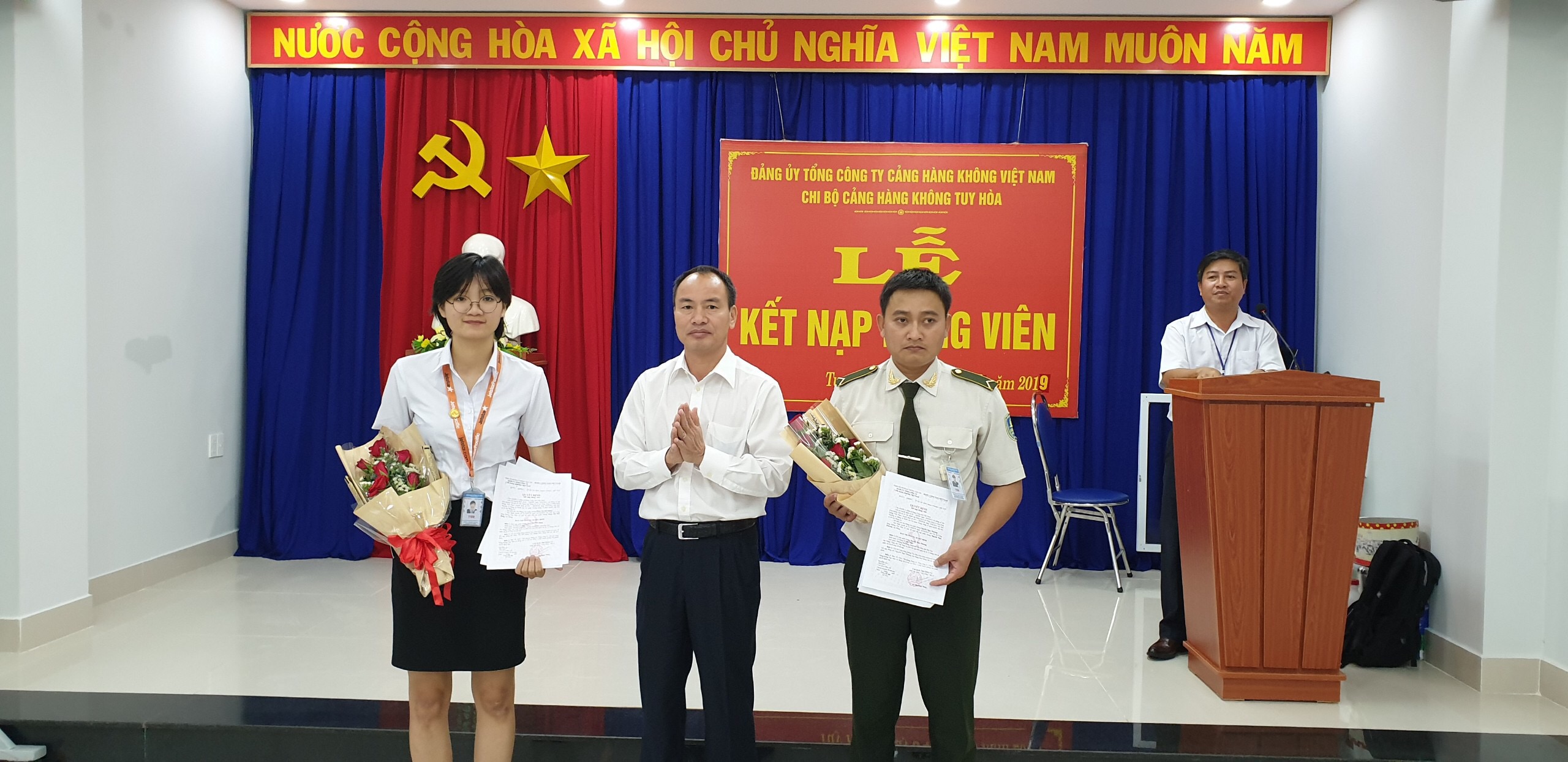 Chi bộ Cảng hàng không Tuy Hòa kết nạp đảng viên mới|LOCAL_PATH:crawled_data/images/featured_9e36e95f94a9.JPG
