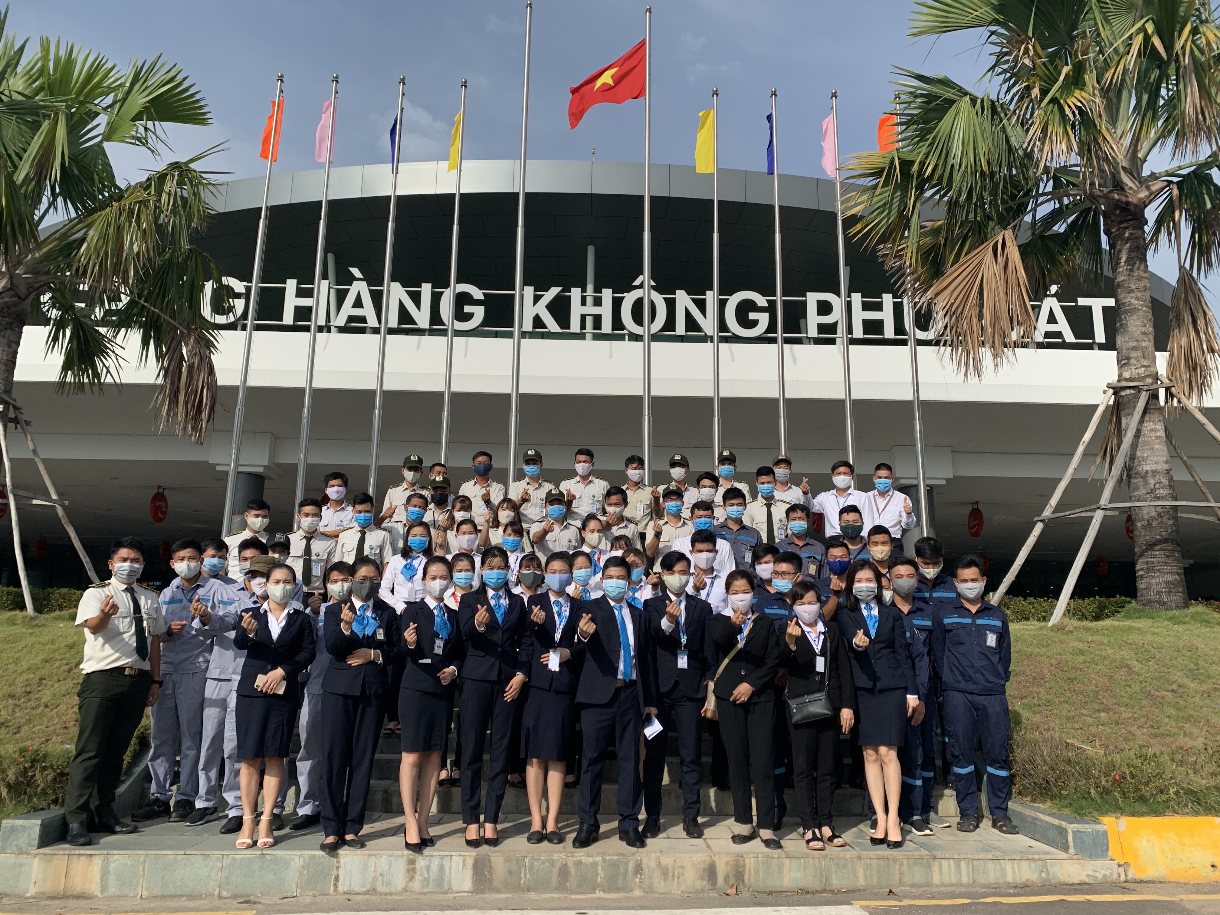 CẢNG HÀNG KHÔNG PHÙ CÁT KHAI THÁC ĐẢM BẢO AN TOÀN CHO HÀNH KHÁCH ĐI MÁY BAY SAU THỜI GIAN THỰC HIỆN GIÃN CÁCH XÃ HỘI DO TÁC ĐỘNG  CỦA DỊCH COVID-19|LOCAL_PATH:crawled_data/images/featured_9e65425e3d1a.jpg