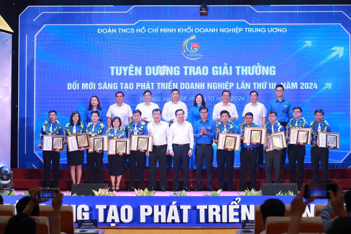 Phần mềm phối hợp ra quyết định tại cảng hàng không A-CDM của ACV vinh dự nhận giải thưởng “Đổi mới sáng tạo phát triển doanh nghiệp” lần thứ III năm 2024|LOCAL_PATH:crawled_data/images/featured_9ef7f4ceb193.jpg