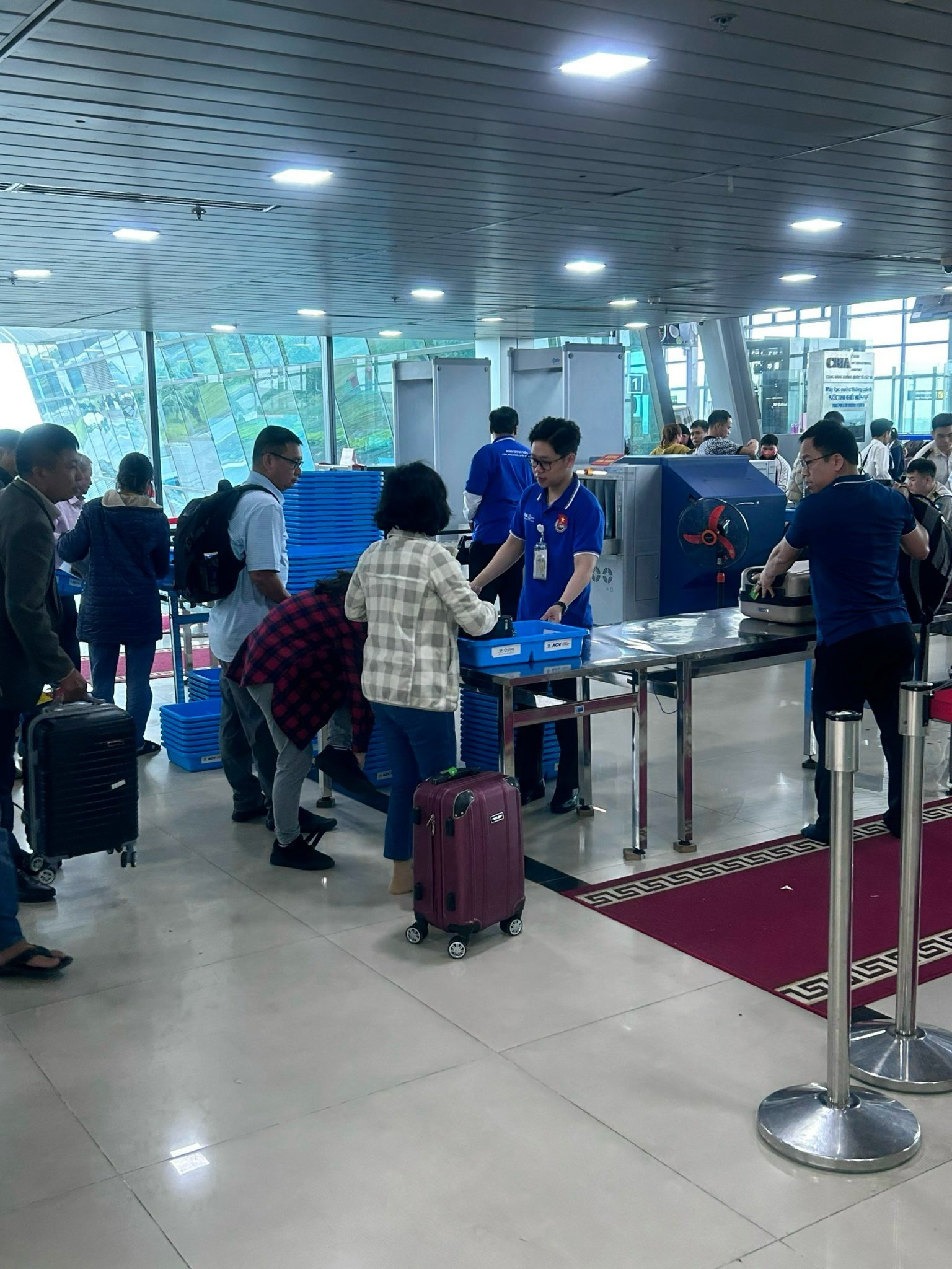 Đoàn thanh niên Cảng hàng không quốc tế Cát Bi hỗ trợ đơn vị đợt cao điểm Tết nguyên đán năm 2024|LOCAL_PATH:crawled_data/images/featured_9f3ecc4f0ff9.jpg