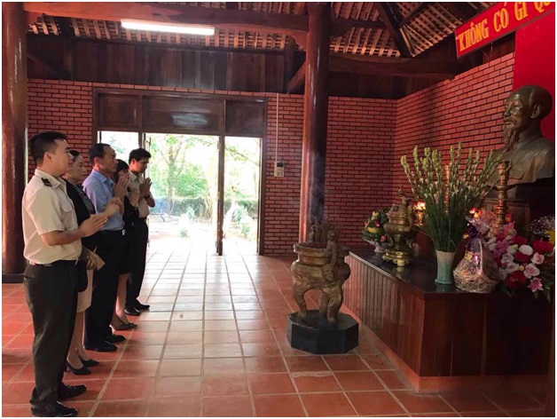 Cảng Hàng Không Tuy Hòa tham dự lễ dâng hương kỷ niệm 127 năm ngày sinh chủ tịch Hồ Chí Minh tại nhà thờ Bác Hồ tại huyện Sơn Hòa - tỉnh Phú Yên|LOCAL_PATH:crawled_data/images/featured_9fba69f7e3c1.jpg