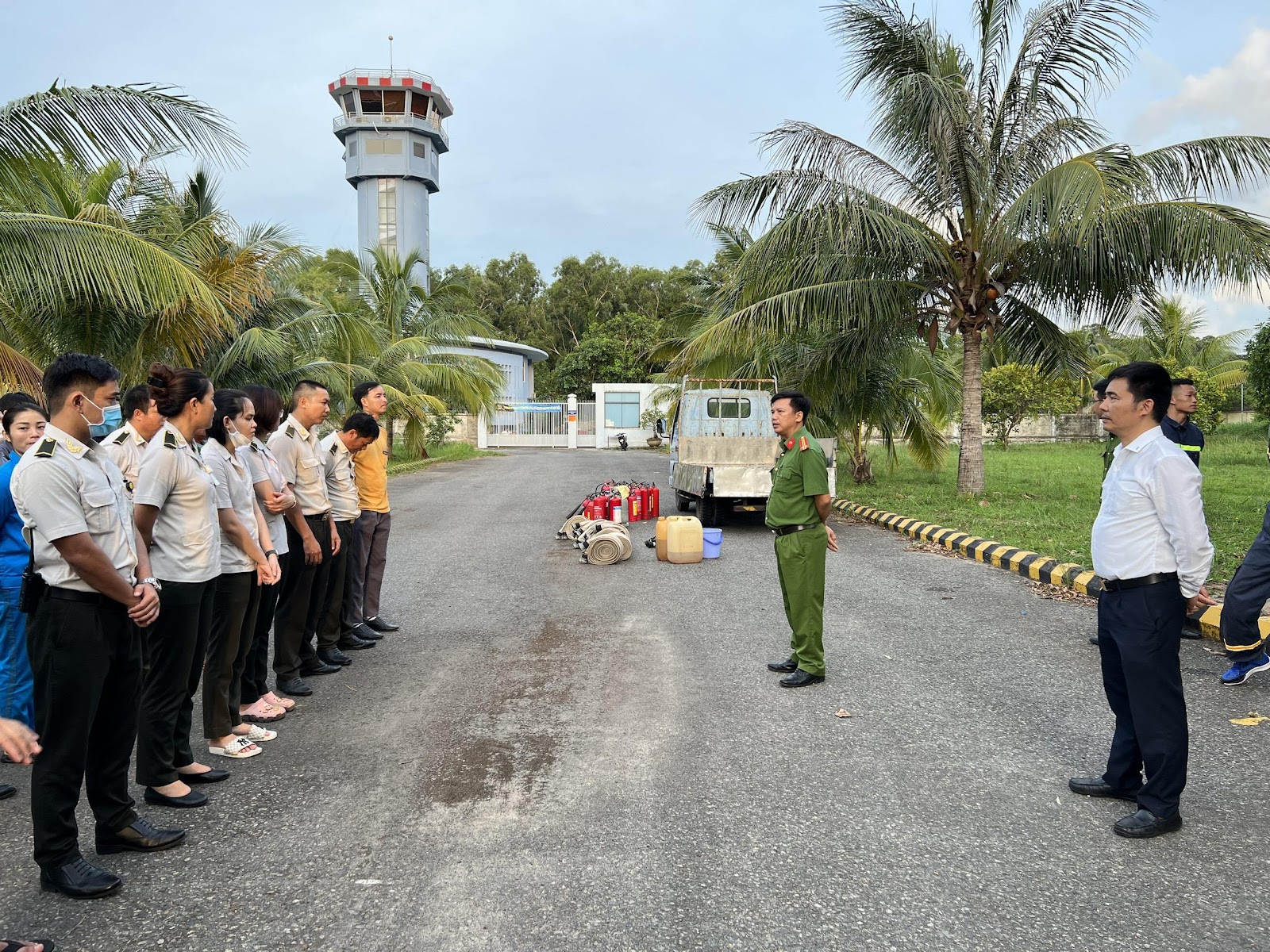Cảng HK Côn Đảo huấn luyện, bồi dưỡng nghiệp vụ phòng cháy chữa cháy cho cán bộ, nhân viên năm 2022|LOCAL_PATH:crawled_data/images/featured_a004558741ff.jpg
