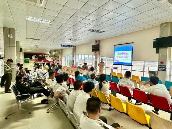 Cảng hàng không Côn Đảo tuyên truyền phòng chống ma túy và an toàn giao thông năm 2024|LOCAL_PATH:crawled_data/images/featured_a134ac0eff9b.jpg