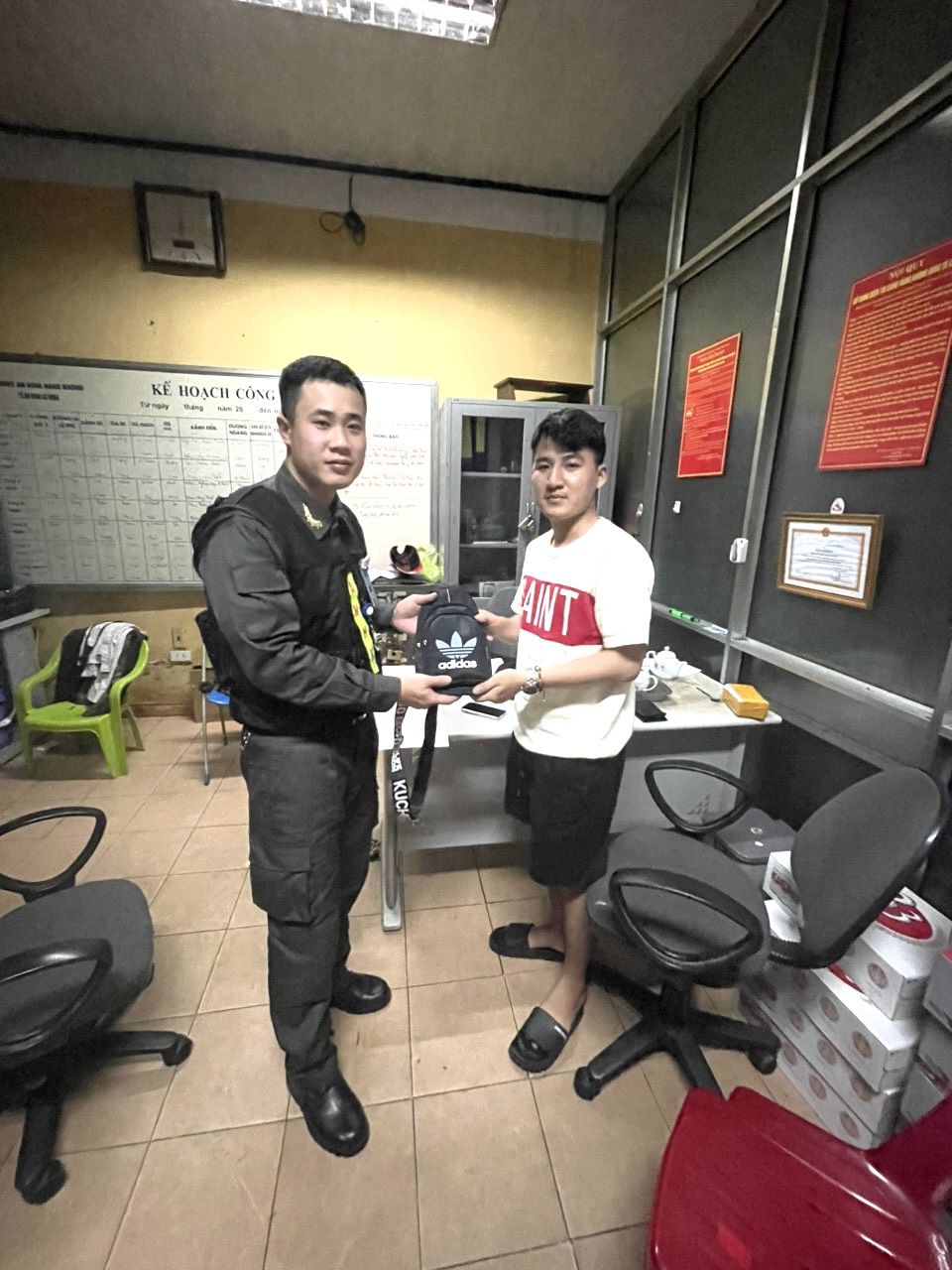 Hành khách gửi thư cảm ơn lực lượng nhân viên an ninh Cảng hàng không quốc tế Cát Bi|LOCAL_PATH:crawled_data/images/featured_a2337d5cf010.jpg