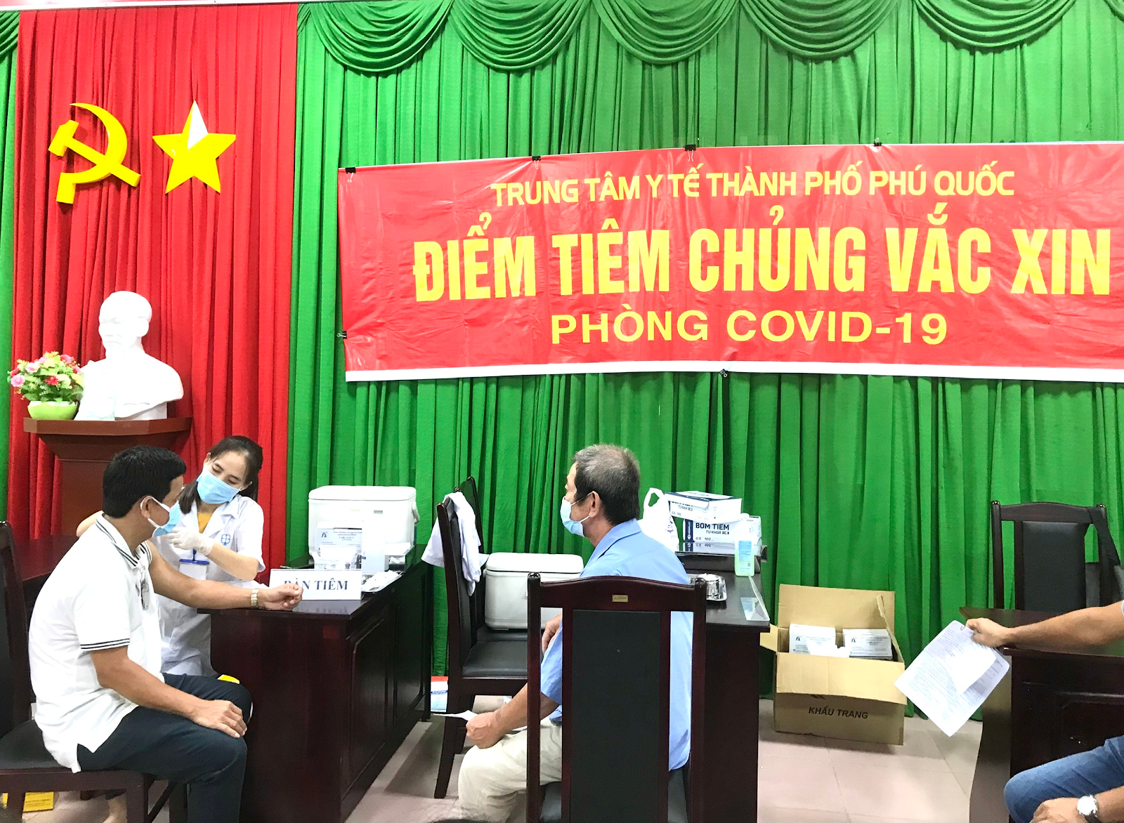 Cảng HKQT Phú Quốc tổ chức tiêm vắc xin phòng Covid-19 mũi 2, đợt 1 cho cán bộ, nhân viên|LOCAL_PATH:crawled_data/images/featured_a24afc0fbc13.png