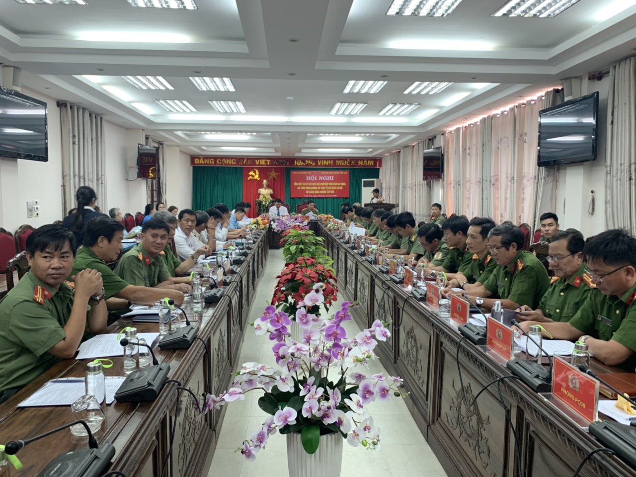 HỘI NGHỊ TỔNG KẾT VÀ KÝ KẾT QUY CHẾ PHỐI HỢP VỚI CÔNG AN TỈNH PHÚ YÊN TRONG CÔNG TÁC BẢO ĐẢM AN NINH, AN TOÀN HÀNG KHÔNG VÀ TRẬT TỰ XÃ HỘI TẠI CẢNG HÀNG KHÔNG TUY HÒA|LOCAL_PATH:crawled_data/images/featured_a3f485dfdc5f.jpg