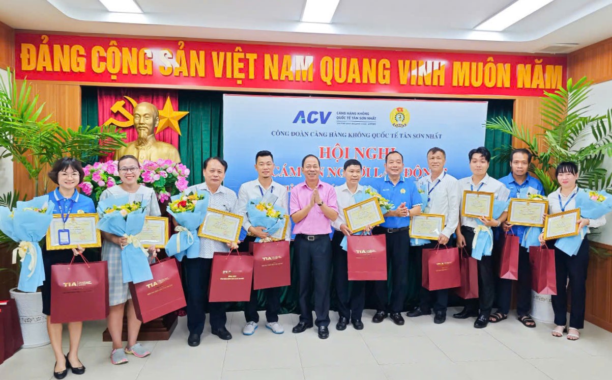 “Ấm áp chương trình cám ơn người lao động năm 2025 ” tại Cảng HKQT Tân Sơn Nhất|LOCAL_PATH:crawled_data/images/featured_a456cfa72722.jpg