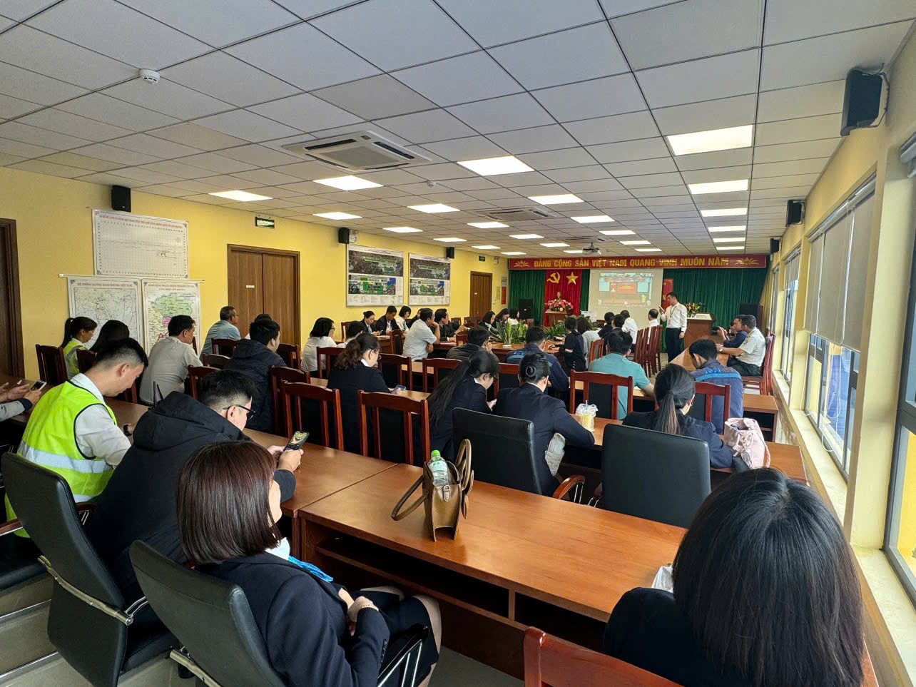 CẢNG HKQT LIÊN KHƯƠNG HƯỚNG VỀ ĐỒNG BÀO BỊ ẢNH HƯỞNG DO CƠN BÃO BUALOI GÂY RA|LOCAL_PATH:crawled_data/images/featured_a4cf3458c1b1.jpg