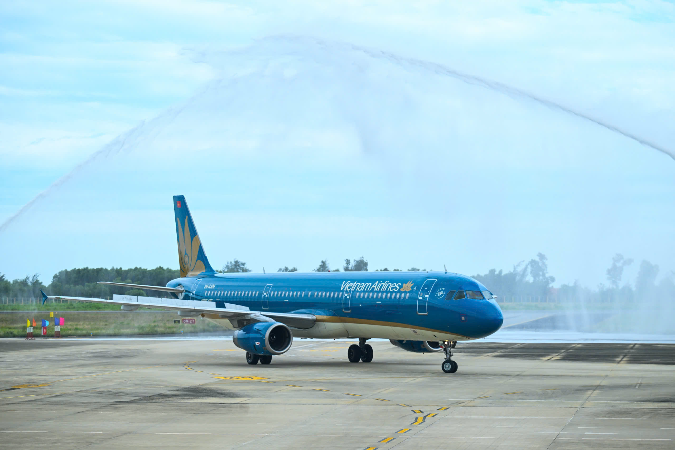 Phu Bai International Airport Welcomes Vietnam Airlines' 350 Millionth Passenger|LOCAL_PATH:crawled_data/images/featured_a54c03af4cb4.jpg