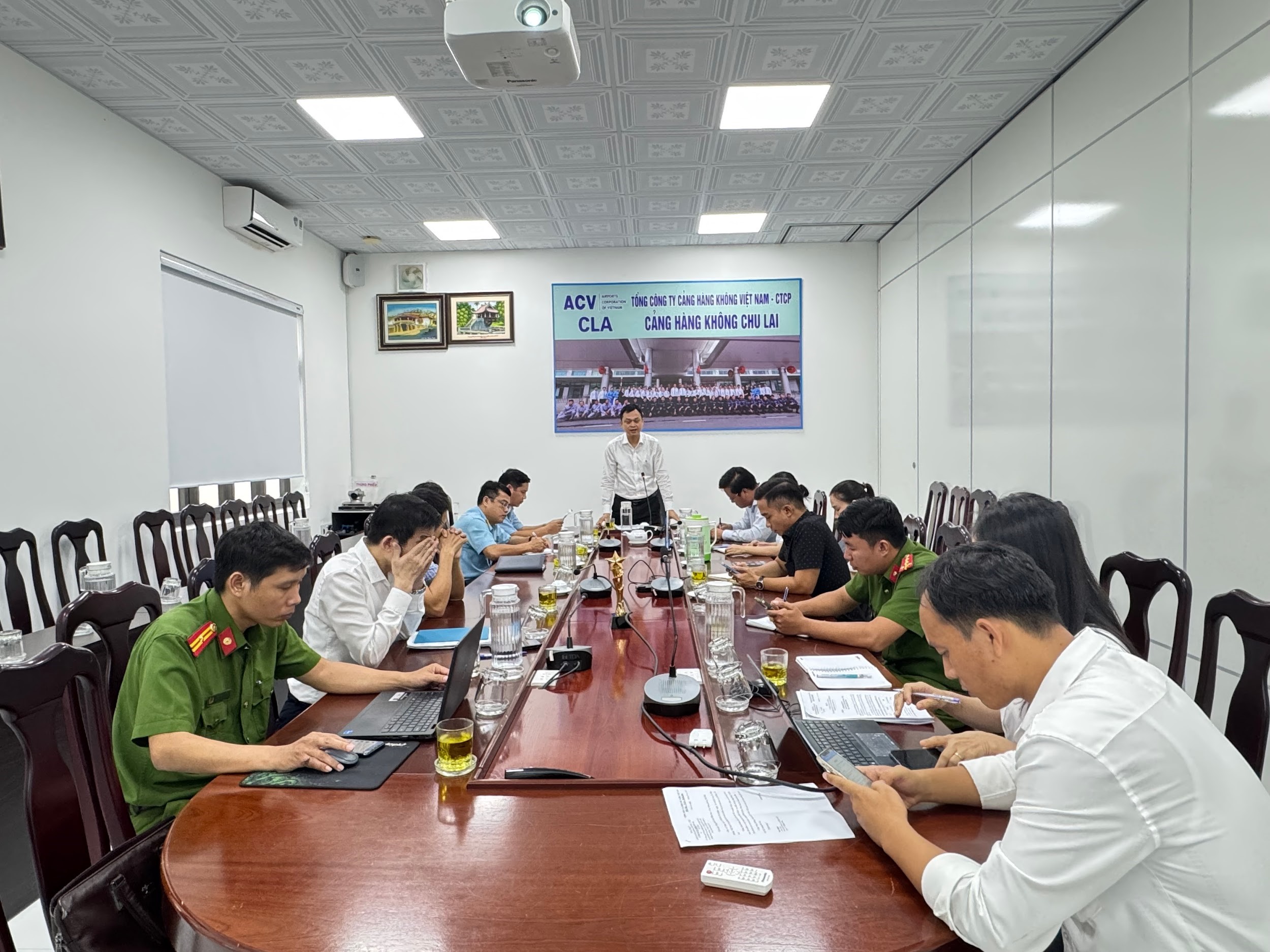 Hội nghị sơ kết tổ công tác an toàn đường cất hạ cánh Cảng hàng không Chu Lai Quý III năm 2024|LOCAL_PATH:crawled_data/images/featured_a6b20bafb33e.jpg
