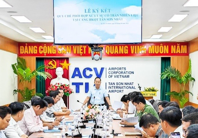 LỄ KÝ KẾT QUY CHẾ PHỐI HỢP XỬ LÝ SỰ CỐ TRÀN NHIÊN LIỆU VÀ CÔNG BỐ QUY CHẾ QUẢN LÝ ĐẢM BẢO AN TOÀN PHÒNG CHÁY CHỮA CHÁY VÀ CỨU NẠN CỨU HỘ TẠI CẢNG HKQT TÂN SƠN NHẤT|LOCAL_PATH:crawled_data/images/featured_a8654ff45d0e.jpg