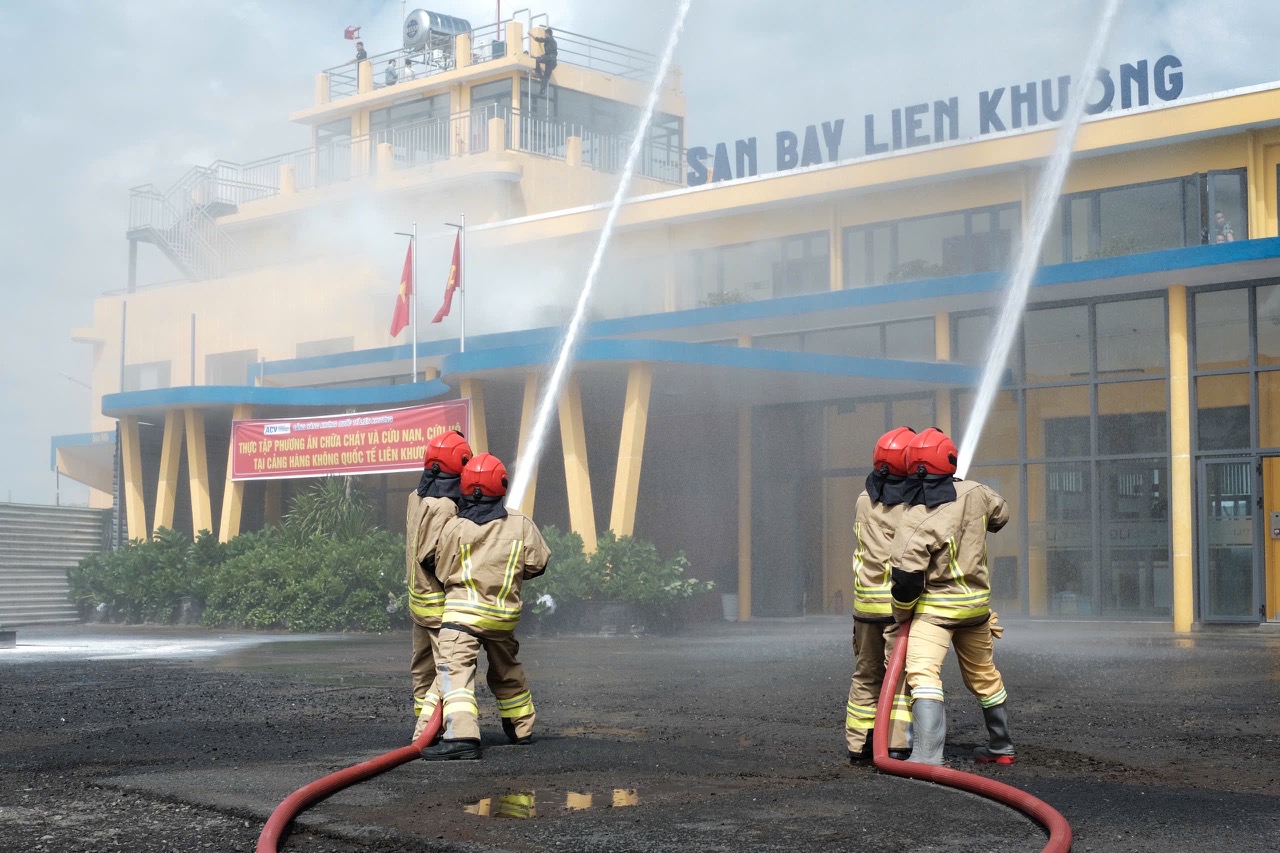 Cảng hàng không quốc tế Liên Khương thực tập phương án chữa cháy và cứu nạn, cứu hộ năm 2024|LOCAL_PATH:crawled_data/images/featured_a9202bf0c6b7.jpg
