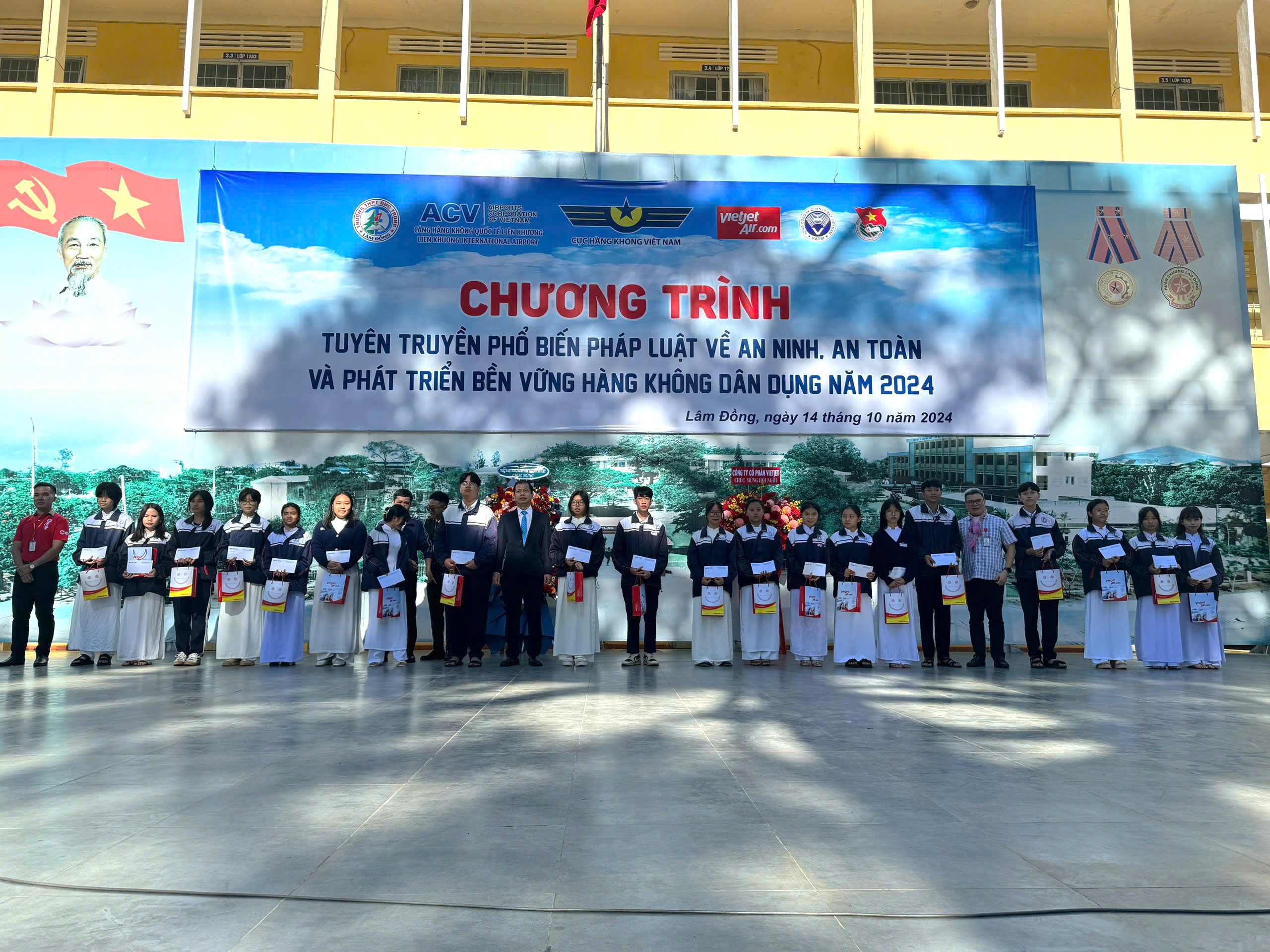 Cảng HKQT Liên Khương phối hợp tổ chức tuyên truyền phổ biến pháp luật về an ninh, an toàn và phát triển bền vững hàng không dân dụng năm 2024|LOCAL_PATH:crawled_data/images/featured_abe723abe2d2.jpg