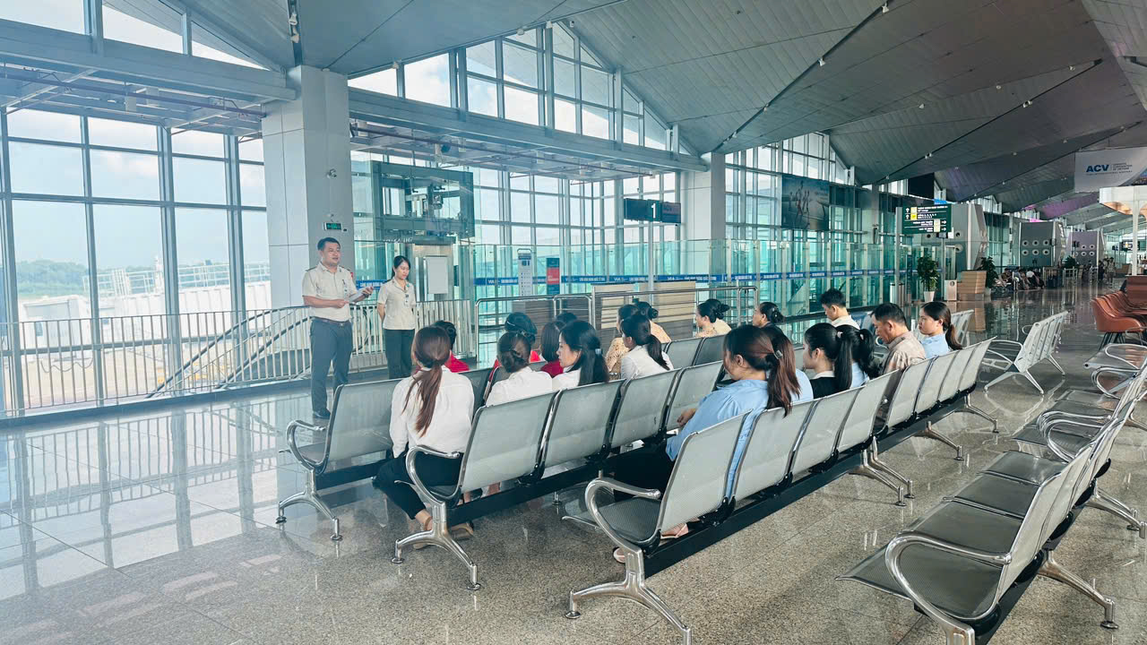 Phòng An ninh hàng không và Chi đoàn An ninh hàng không phối hợp tổ chức “Tuyên truyền văn hóa An ninh hàng không”|LOCAL_PATH:crawled_data/images/featured_ac424d8344ce.jpg