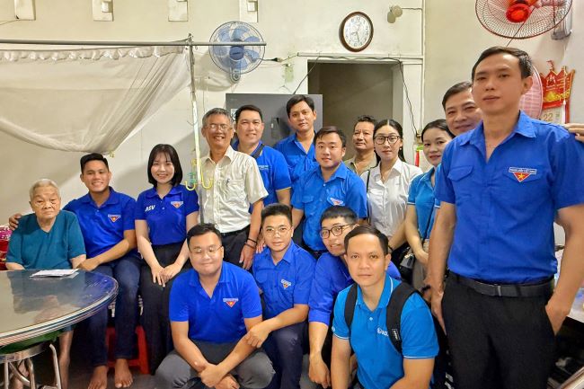 ĐOÀN THỂ NGÀNH HÀNG KHÔNG TẠI CÀ MAU THĂM MẸ VIỆT NAM ANH HÙNG|LOCAL_PATH:crawled_data/images/featured_ad545a237a19.jpg