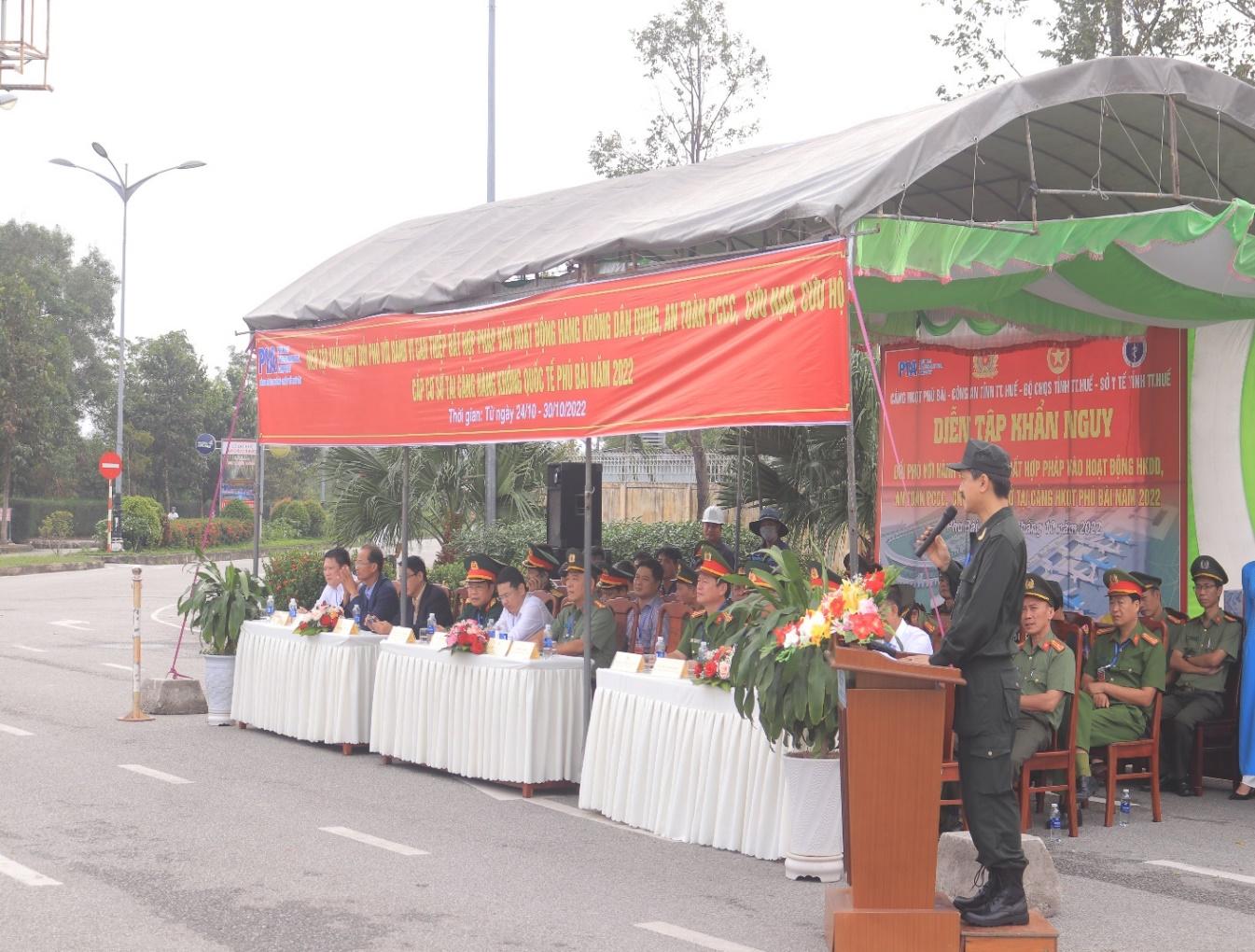 Cảng HKQT Phú Bài tổ chức diễn tập “Đối phó với hành vi can thiệp bất hợp pháp vào hoạt động hàng không dân dụng và an toàn phòng cháy, chữa cháy, cứu nạn cứu hộ”|LOCAL_PATH:crawled_data/images/featured_ae56a9406a87.jpg