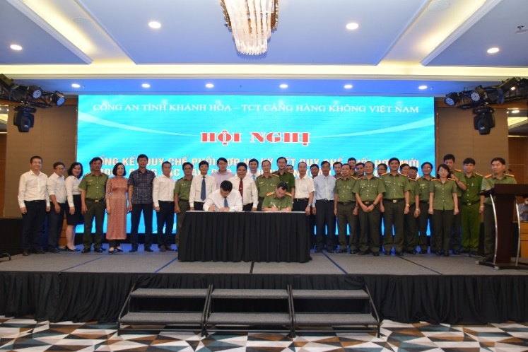 Hội nghị tổng kết và ký kết Quy chế phối hợp trong công tác bảo đảm an ninh, an toànn hàng không và trật tự an toàn xã hội tại Cảng HKQT Cam Ranh|LOCAL_PATH:crawled_data/images/featured_af0336dc1c61.jpg