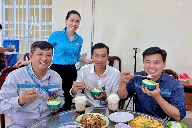 BỮA CƠM CÔNG ĐOÀN - LAN TỎA YÊU THƯƠNG - GẮN KẾT NGƯỜI LAO ĐỘNG|LOCAL_PATH:crawled_data/images/featured_af79d534a122.jpg