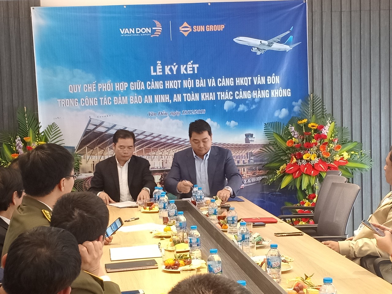 Cảng HKQT Nội Bài phối hợp, hỗ trợ Cảng HKQT Vân Đồn trong công tác bảo đảm an ninh, an toàn và khai thác cảng hàng không|LOCAL_PATH:crawled_data/images/featured_afa2f7a5ab61.jpg
