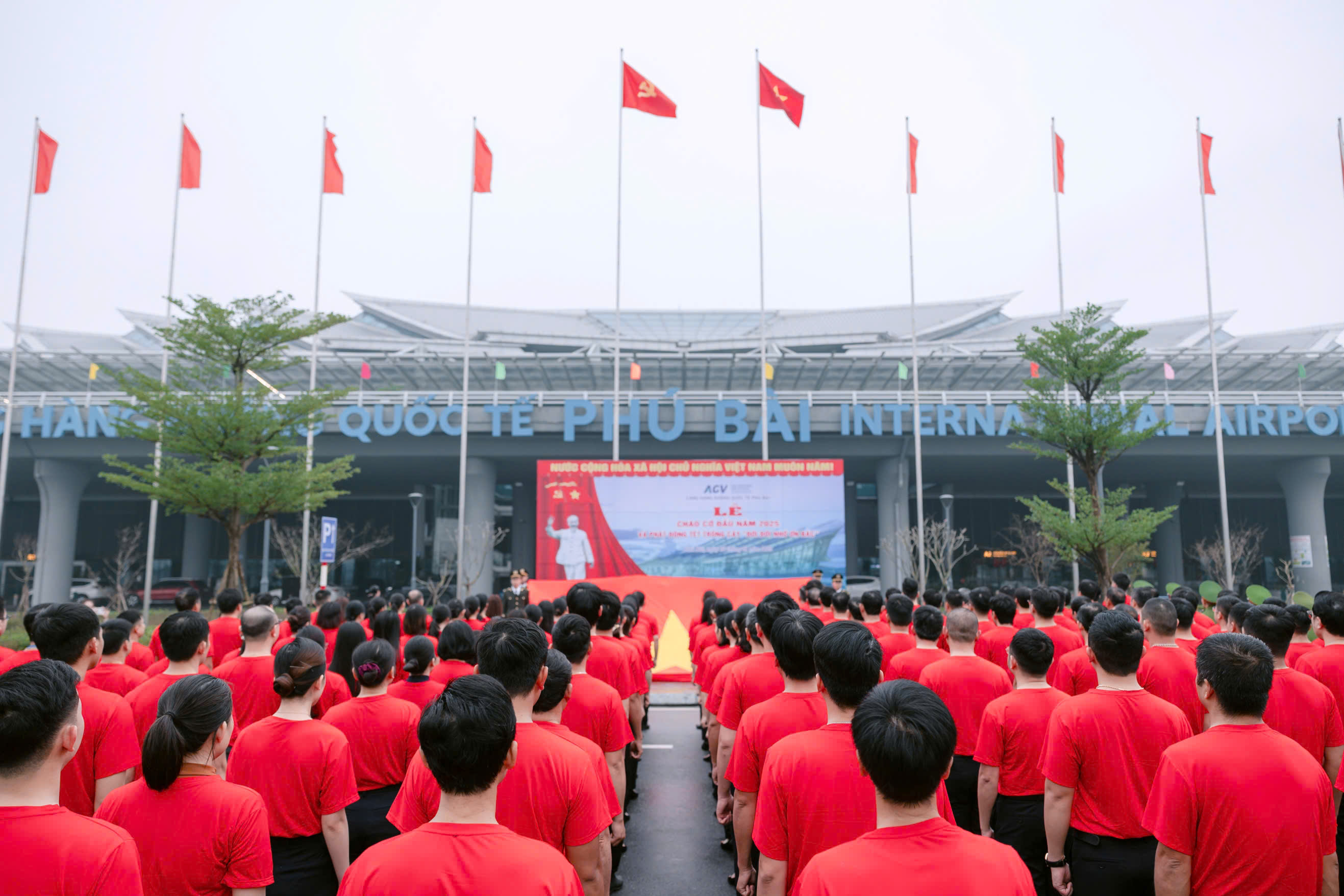 Phát động Tết trồng cây đời đời nhớ ơn Bác Hồ năm 2025 tại Cảng HKQT Phú Bài|LOCAL_PATH:crawled_data/images/featured_b1ffb4e110db.jpg