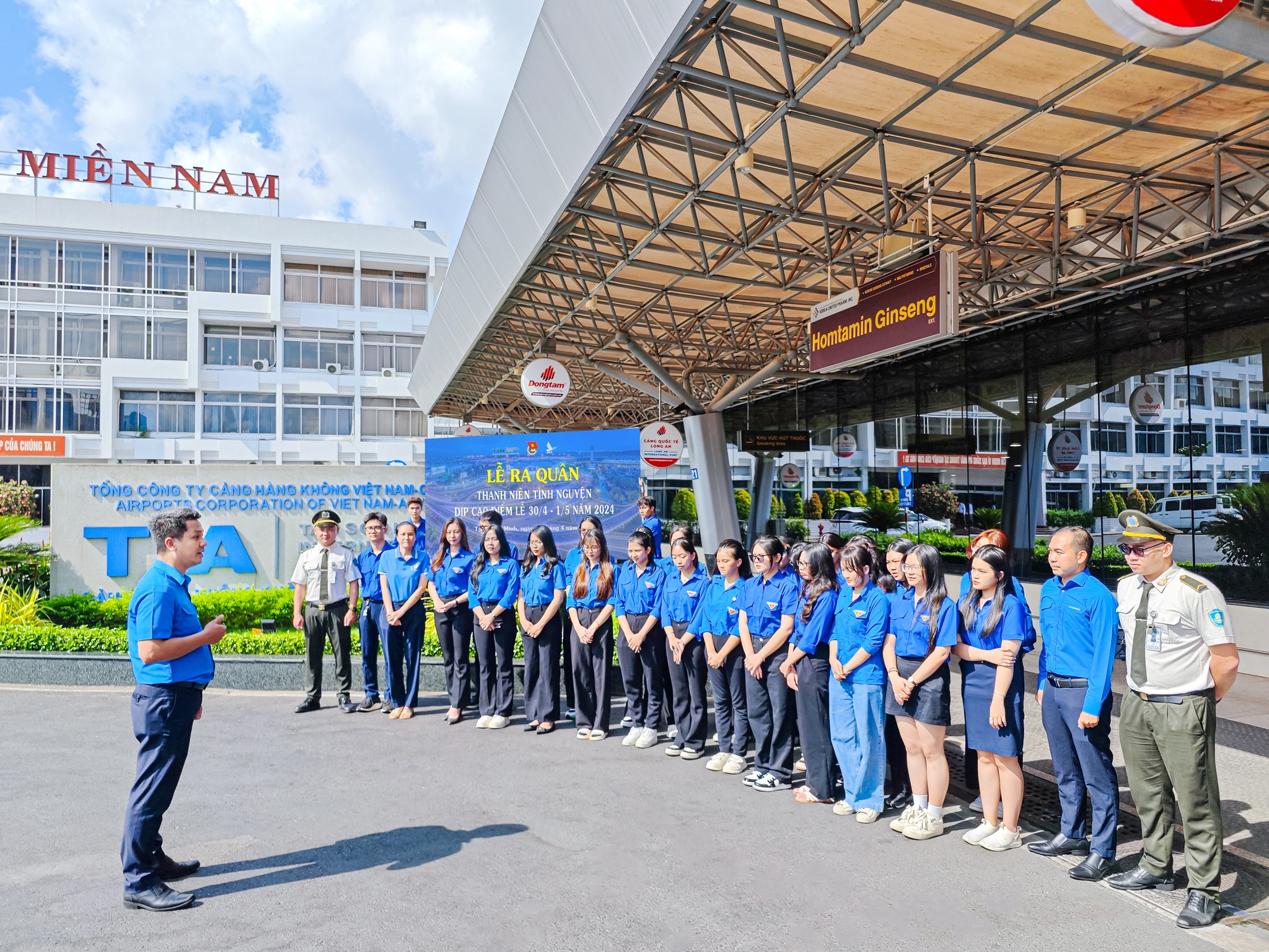 Lễ ra quân chương trình “Thanh niên tình nguyện dịp cao điểm Lễ 30/4 – 01/5 năm 2024” của Cảng HKQT Tân Sơn Nhất|LOCAL_PATH:crawled_data/images/featured_b342213e9375.jpg