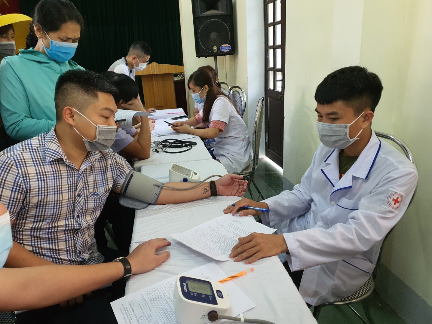 COVID-19 vaccine deployment in Vinh International Airport|LOCAL_PATH:crawled_data/images/featured_b36110af6ae5.jpg