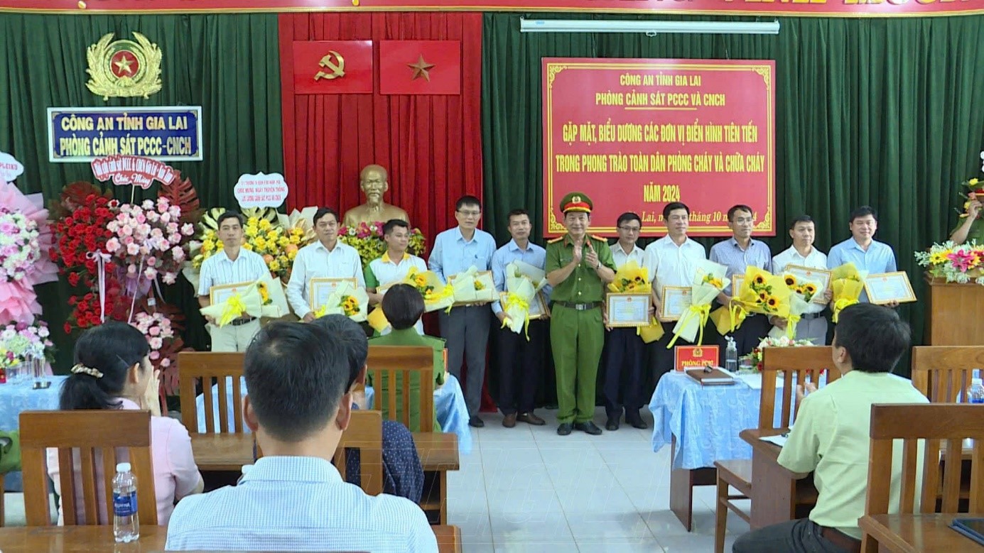 Cảng hàng không Pleiku: Đơn vị điển hình tiên tiến trong phong trào phòng cháy, chữa cháy năm 2024|LOCAL_PATH:crawled_data/images/featured_b3bbf073afe7.jpg
