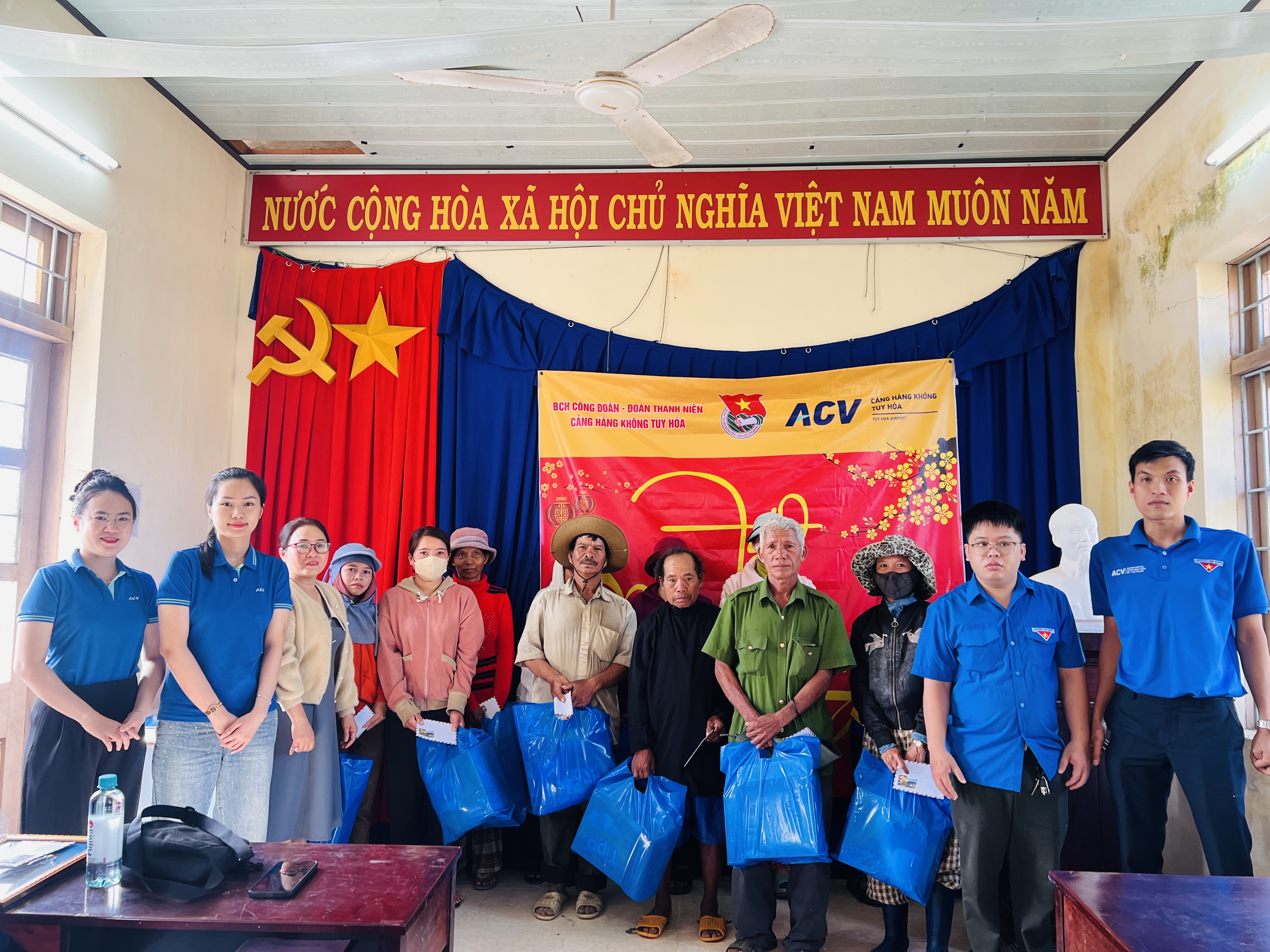 CÔNG ĐOÀN, ĐOÀN THANH NIÊN CẢNG HÀNG KHÔNG TUY HÒA TỔ CHỨC CHƯƠNG TRÌNH “TẾT YÊU THƯƠNG” NĂM 2026.|LOCAL_PATH:crawled_data/images/featured_b3eb7c0c3eef.JPG