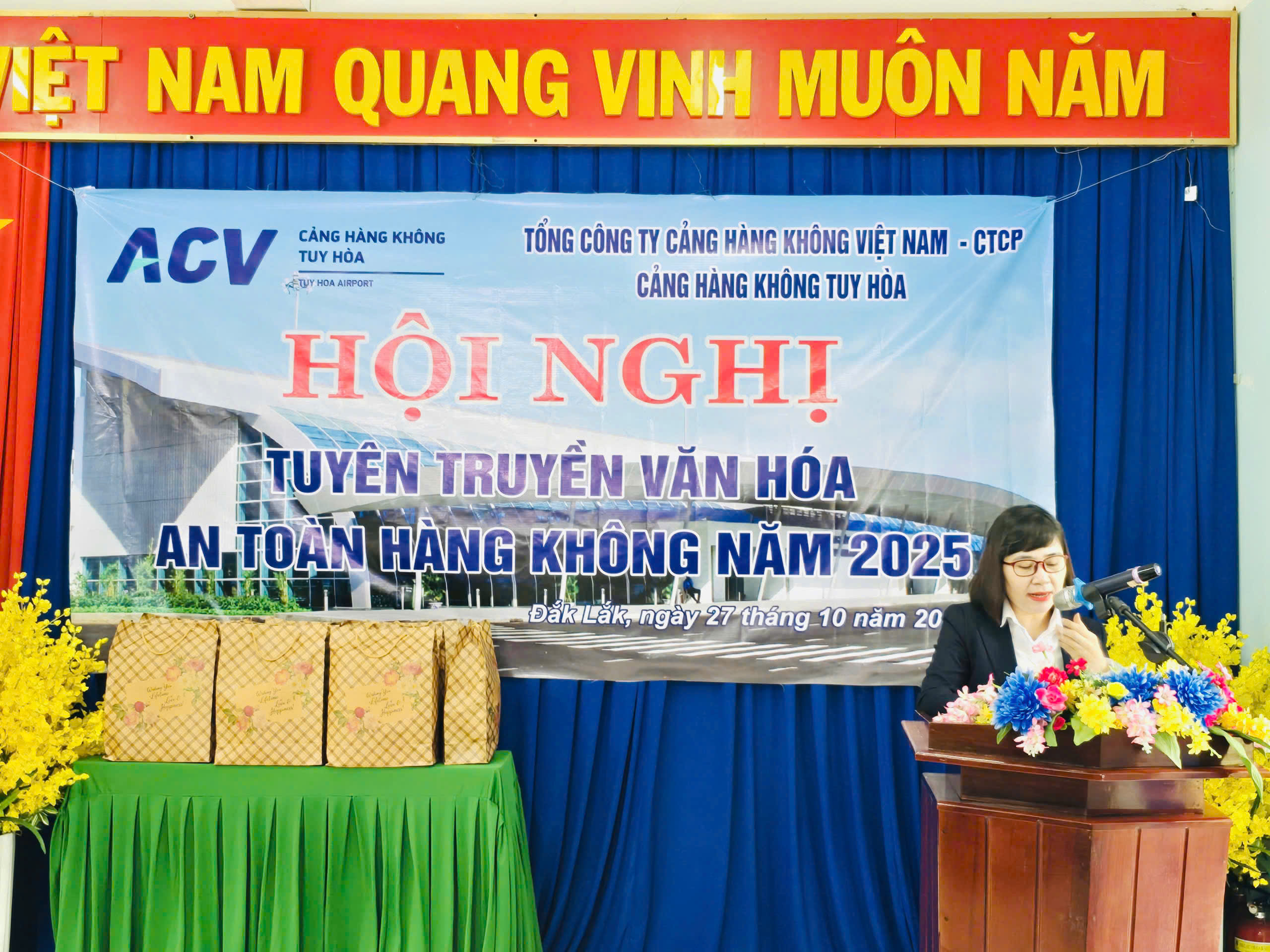 CẢNG HÀNG KHÔNG TUY HÒA TỔ CHỨC CHƯƠNG TRÌNH TUYÊN TRUYỀN, NÂNG CAO NHẬN THỨC VỀ VĂN HÓA AN TOÀN HÀNG KHÔNG NĂM 2025|LOCAL_PATH:crawled_data/images/featured_b46488af6a33.jpg